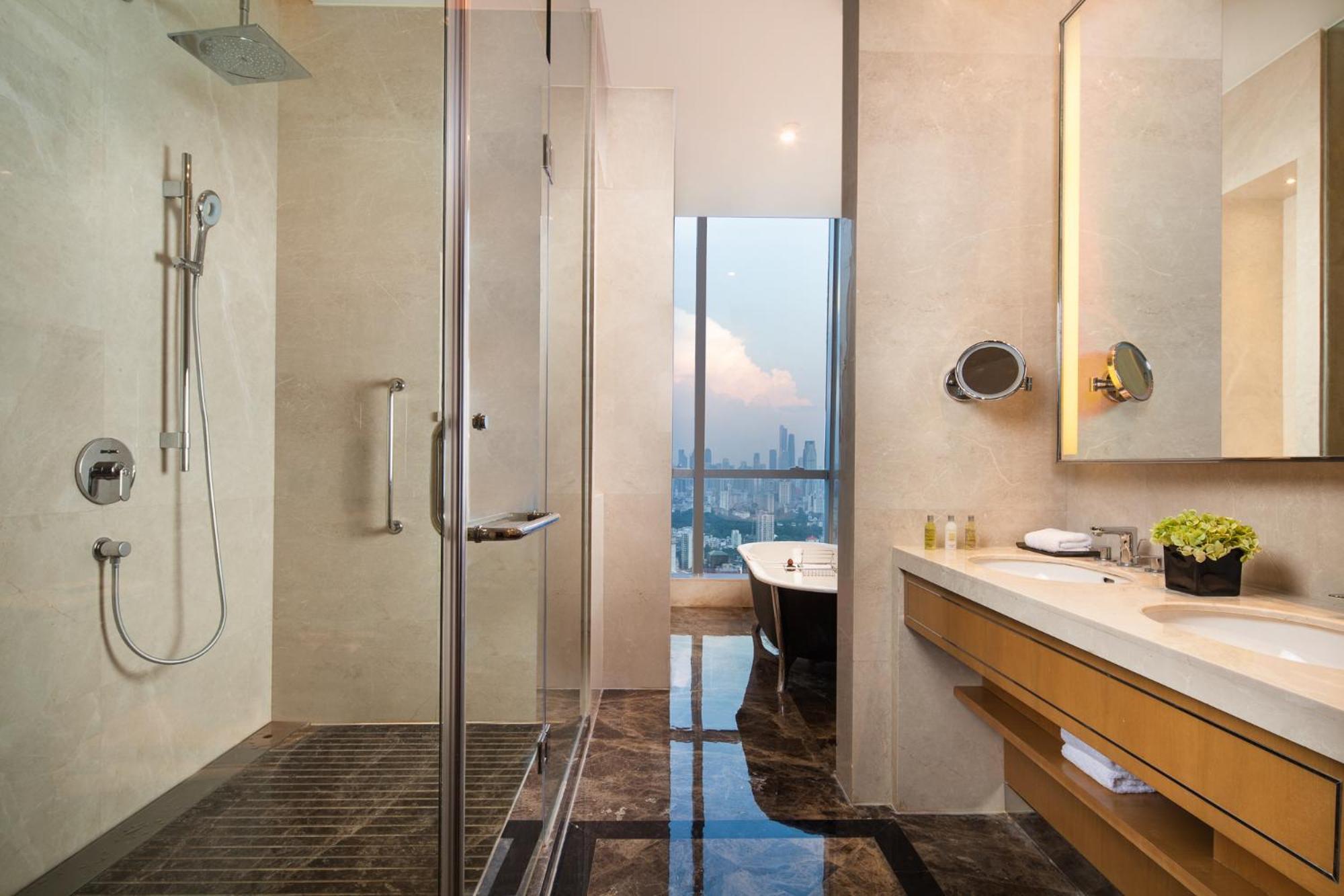 Executive King Suite with Lounge Access