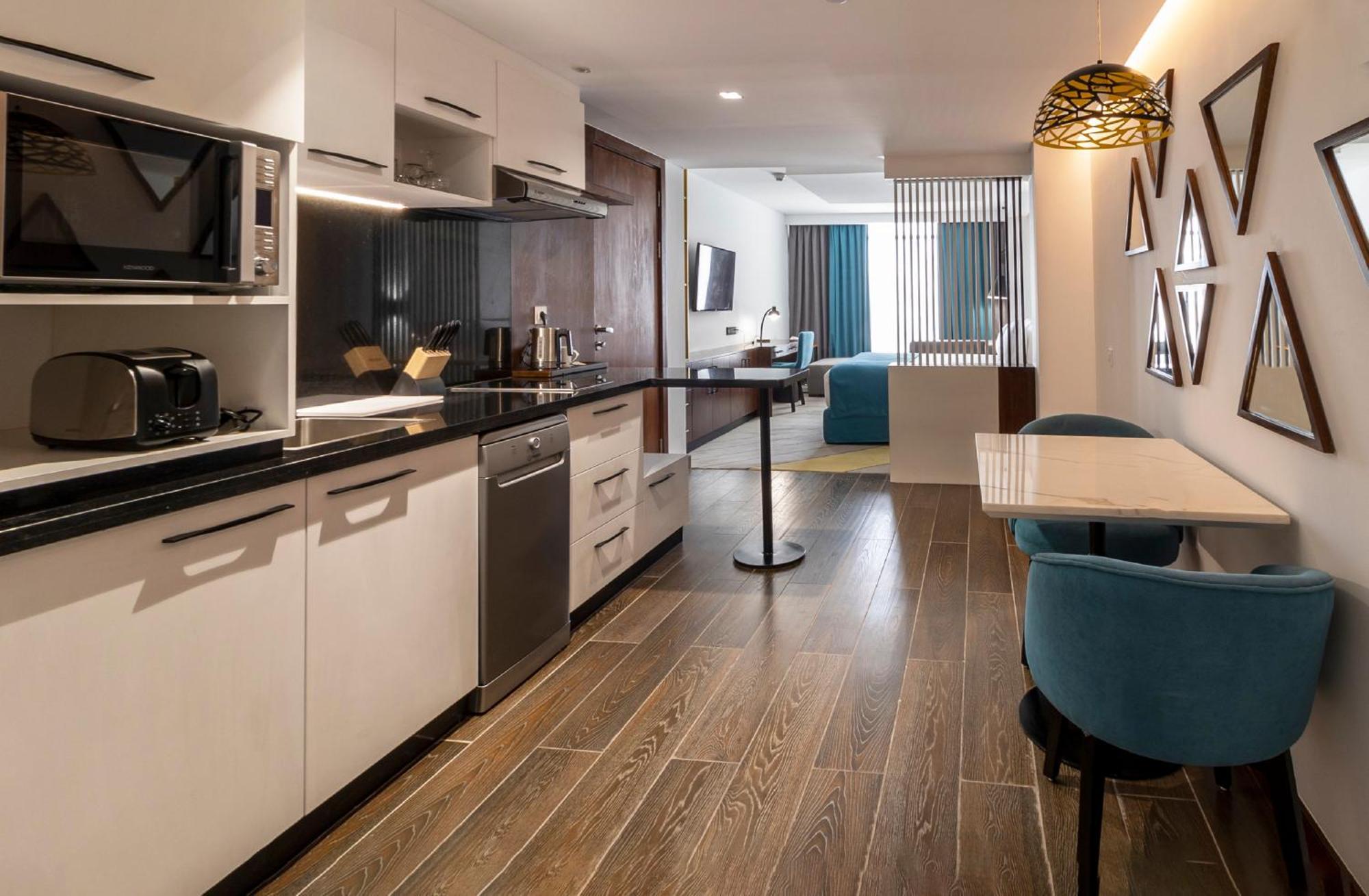 One-Bedroom King Suite with Nile View - Non-Smoking