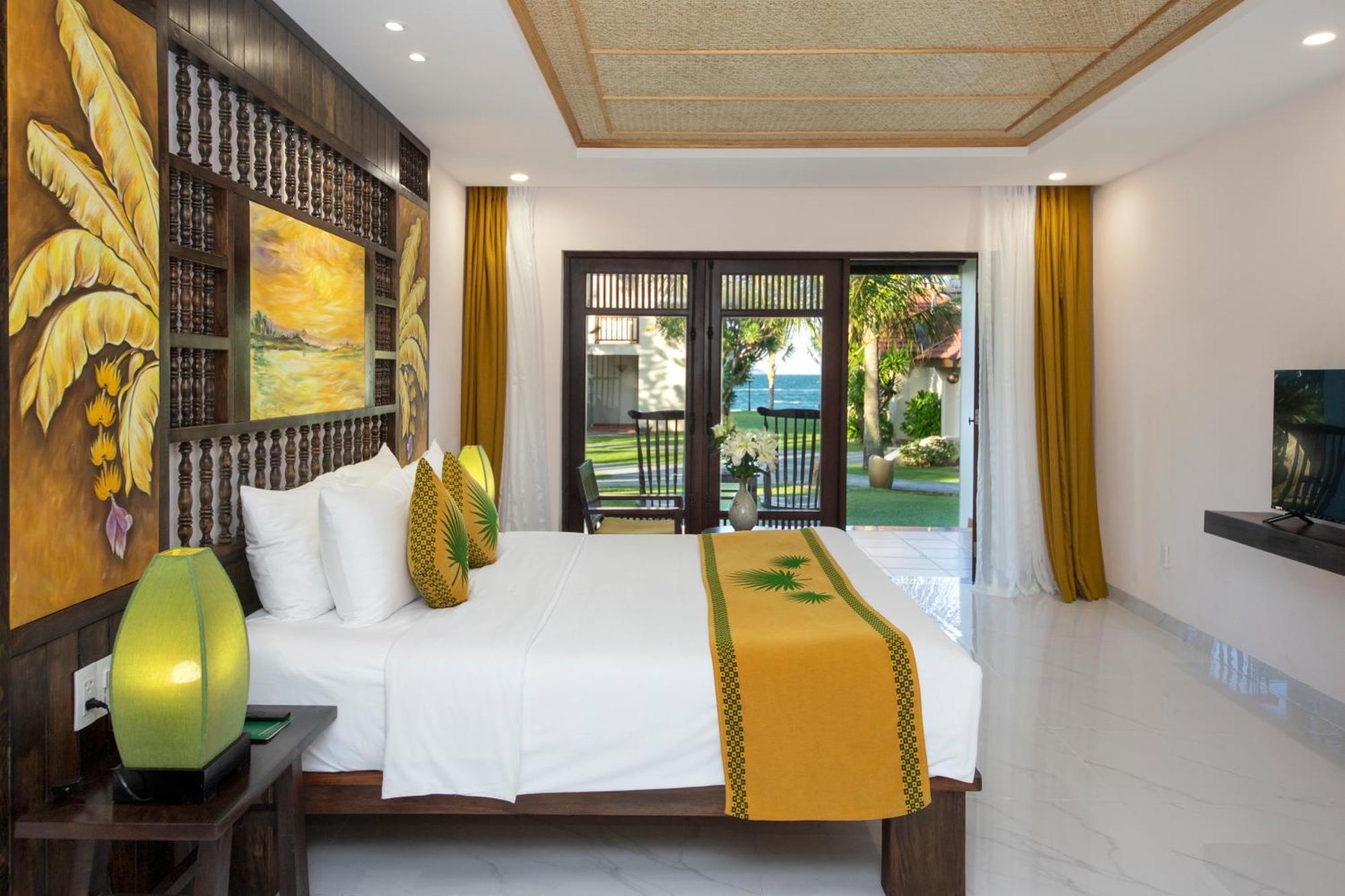 02 bedroom villa w partial sea view