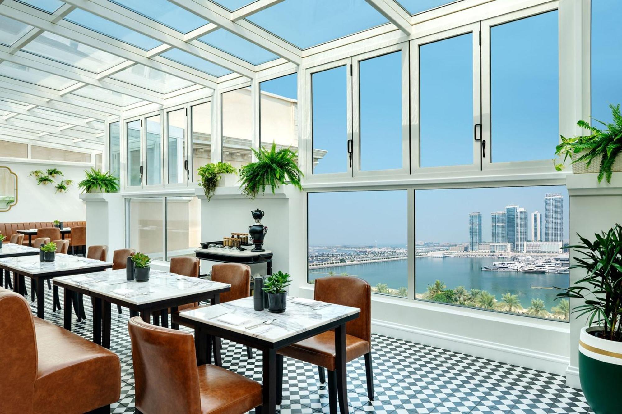 Westin Club Suite met 1 Kingsize Bed, Aparte Lounge met Slaapbank, Balkon, Ontbijt, Vervoer van/naar Dubai International Airport, Happy Hour, Afternoontea en Uitzicht op Zee - Toegang tot de Club Lounge en het Waterpark Jungle Bay
