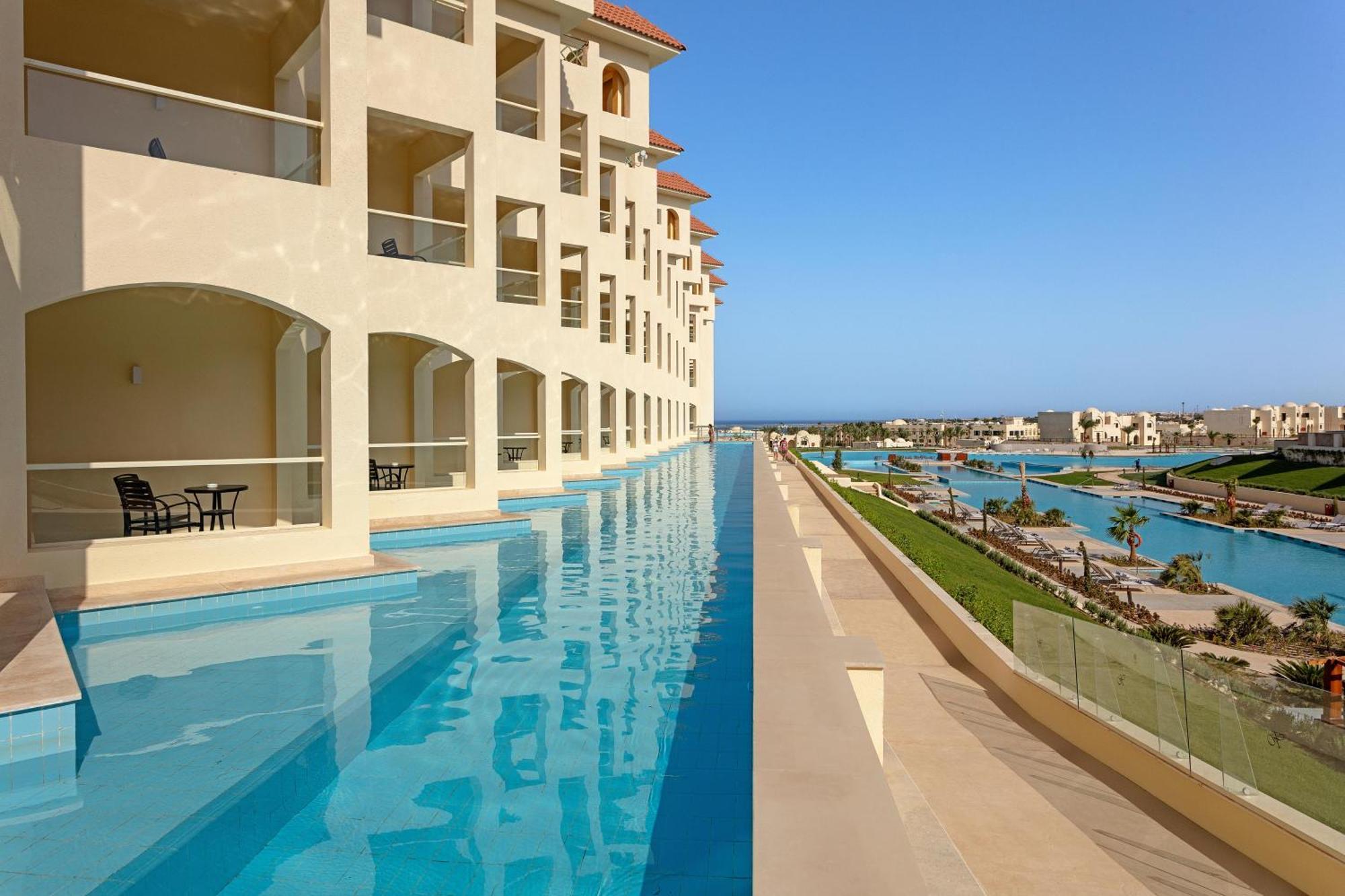 Junior Suite Swim Up