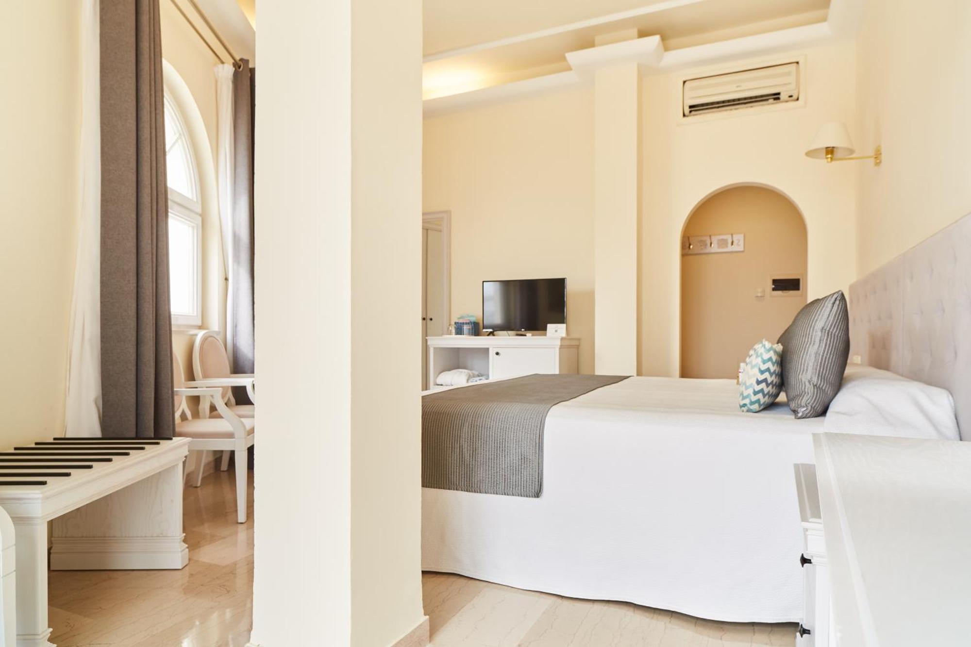 Double Room with lateral Sea View and terrace