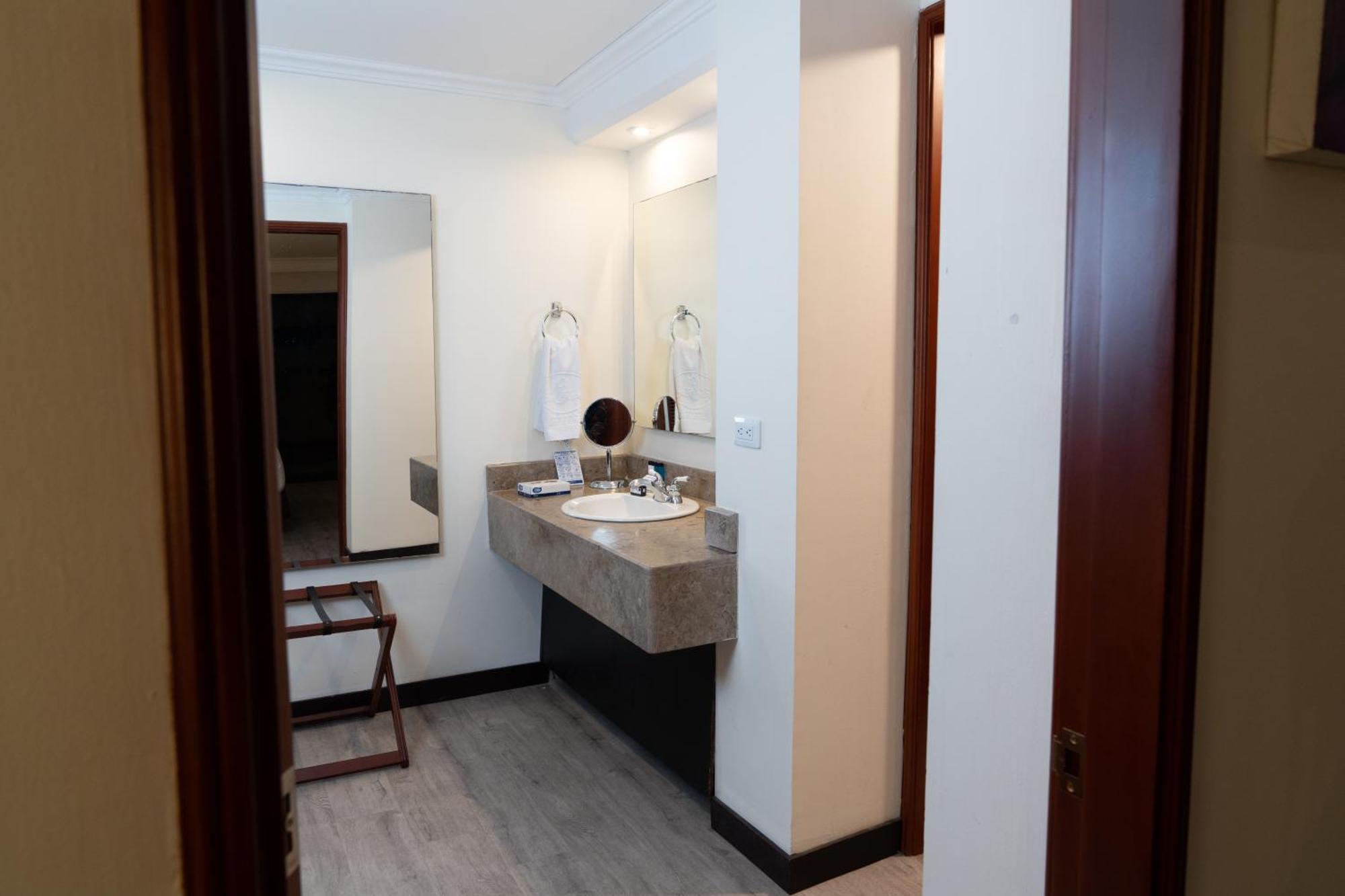 Suite with Whirlpool