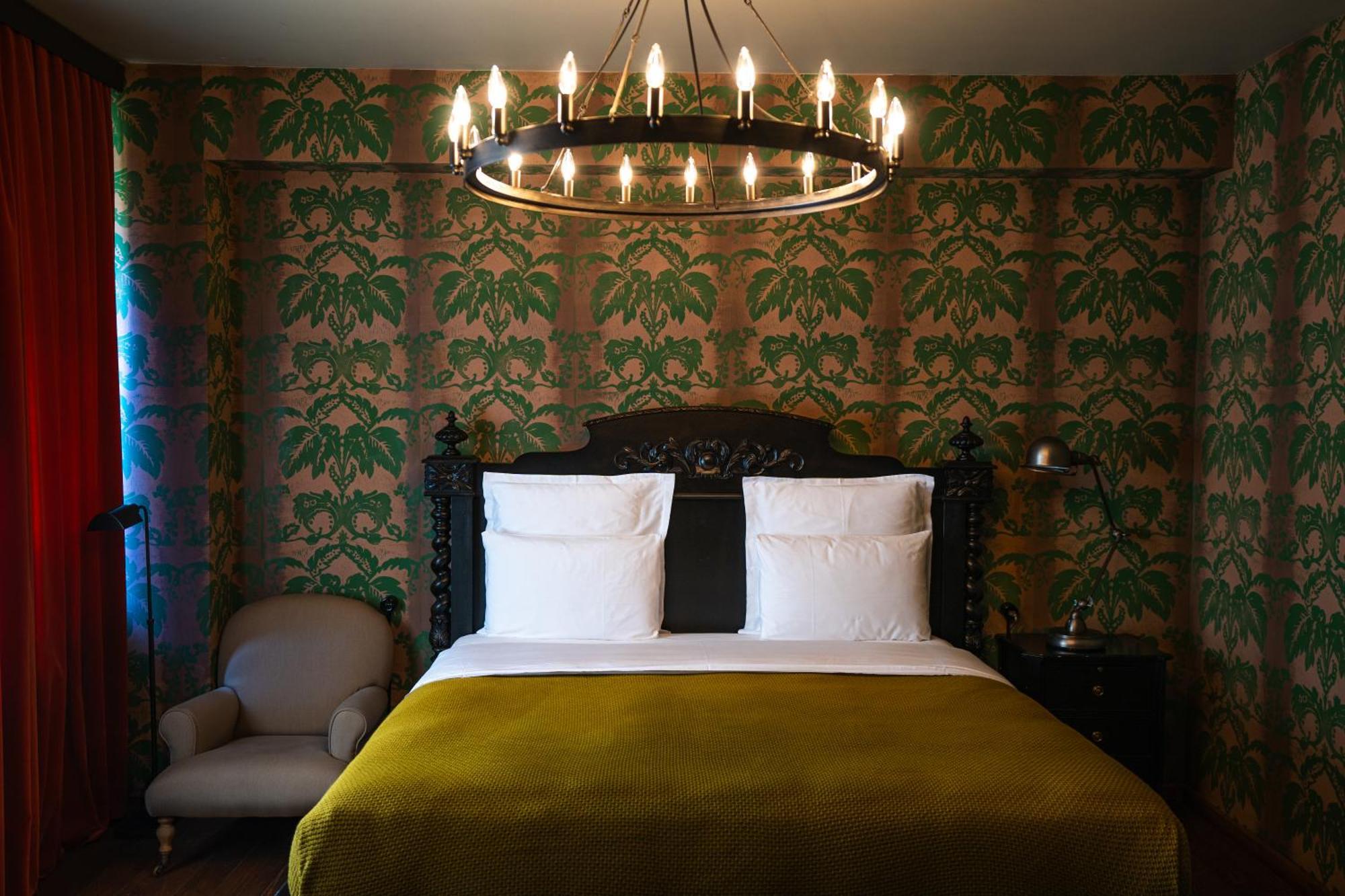 Suite,1543324411:JPEG