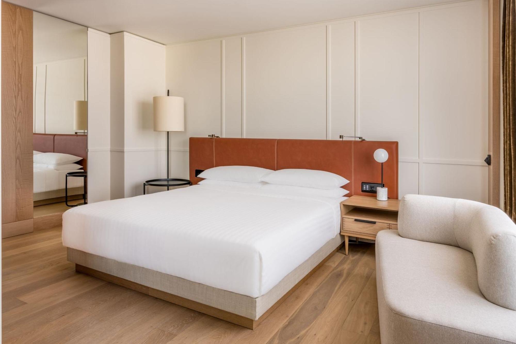 Junior Suite - Club Lounge Access