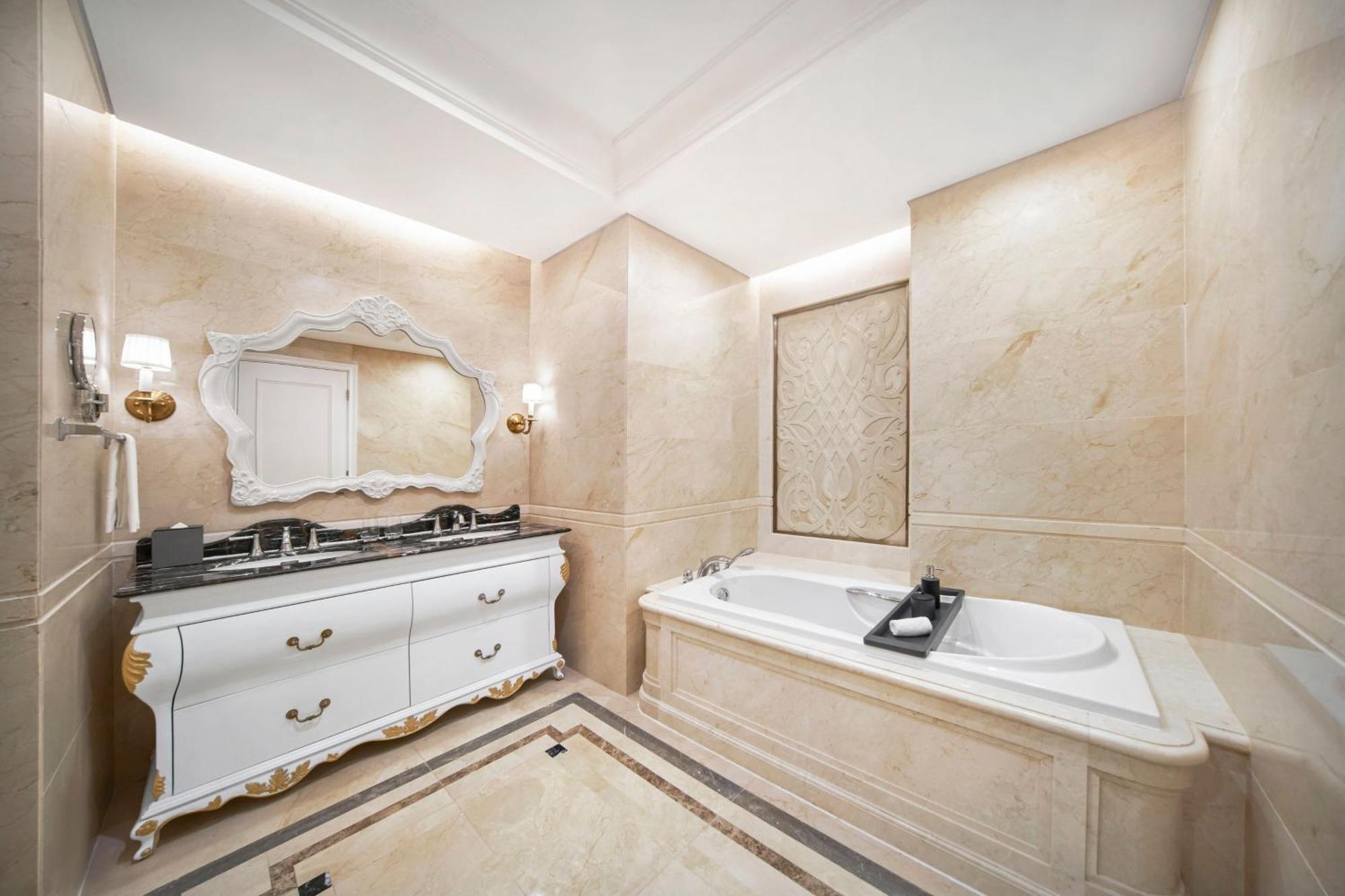 Executive Suite, Garden view with Balcony