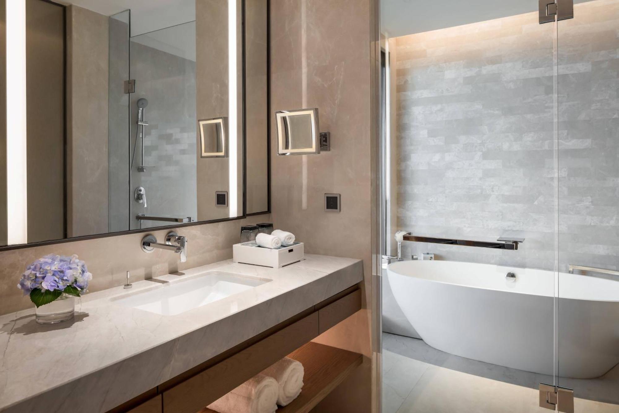 Double Room with Two Double Beds with Balcony and Lagoon View - Pool Access