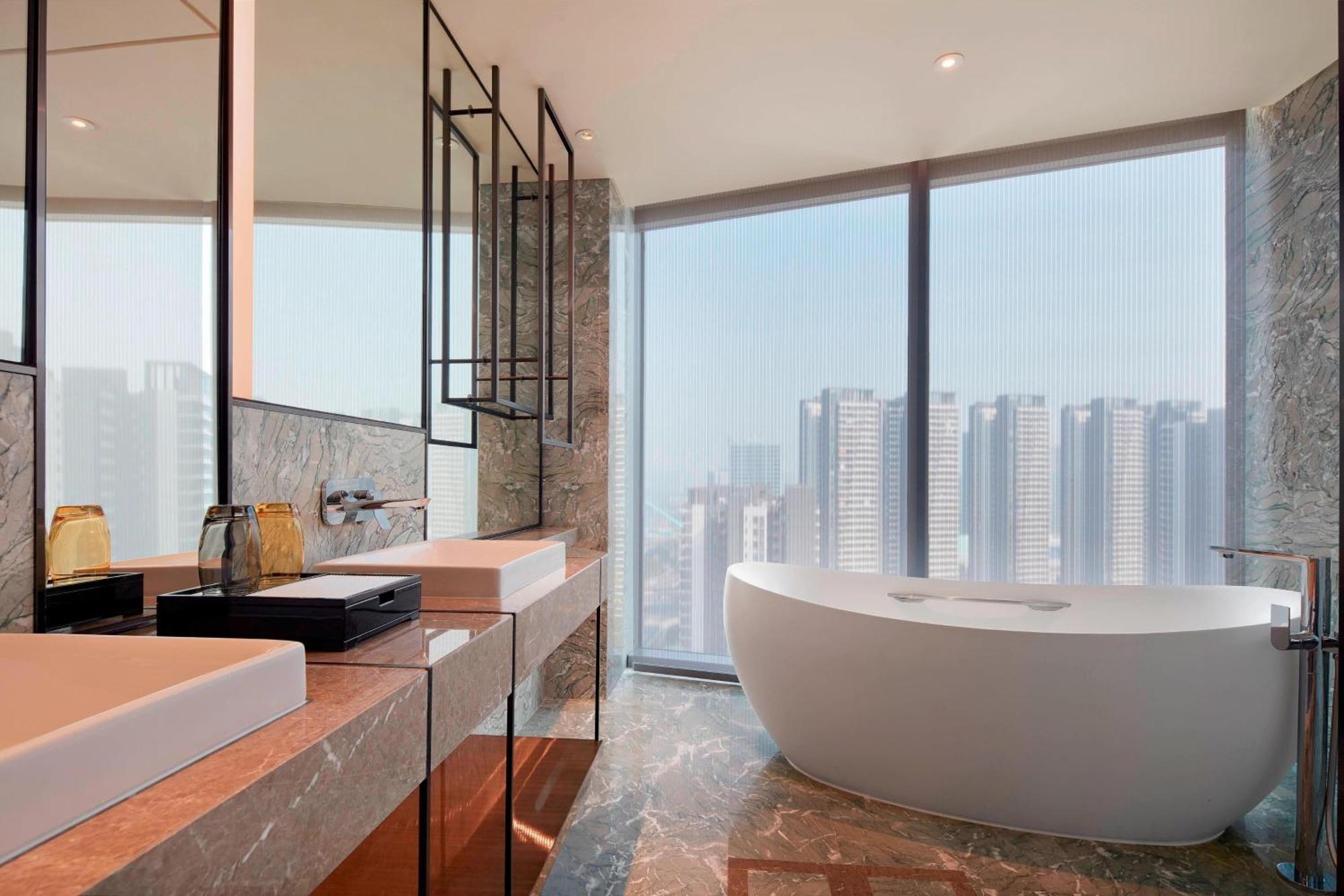 Executive Deluxe Suite, Club Lounge Access