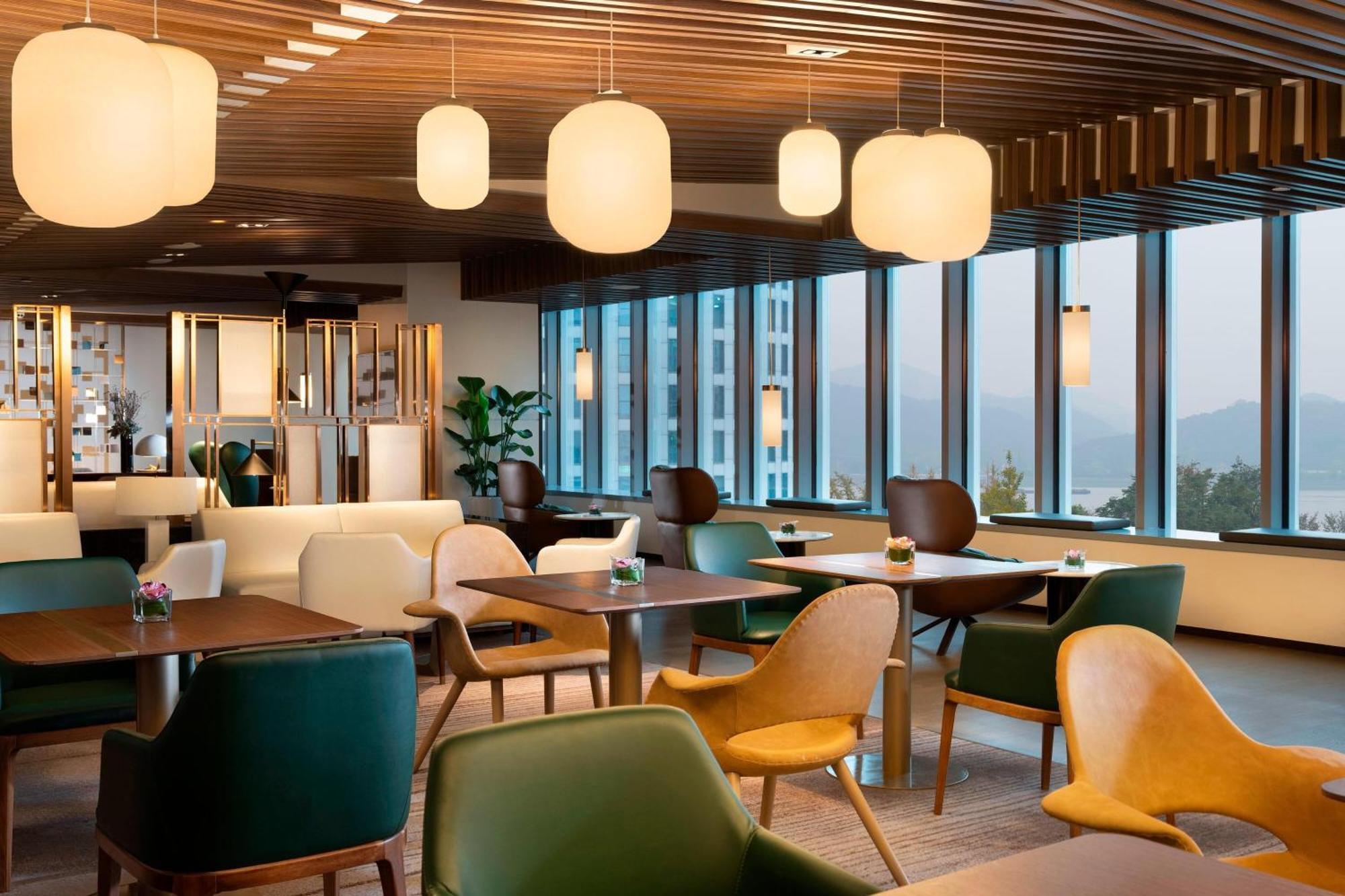 Junior Suite, Executive lounge access, 1 King
