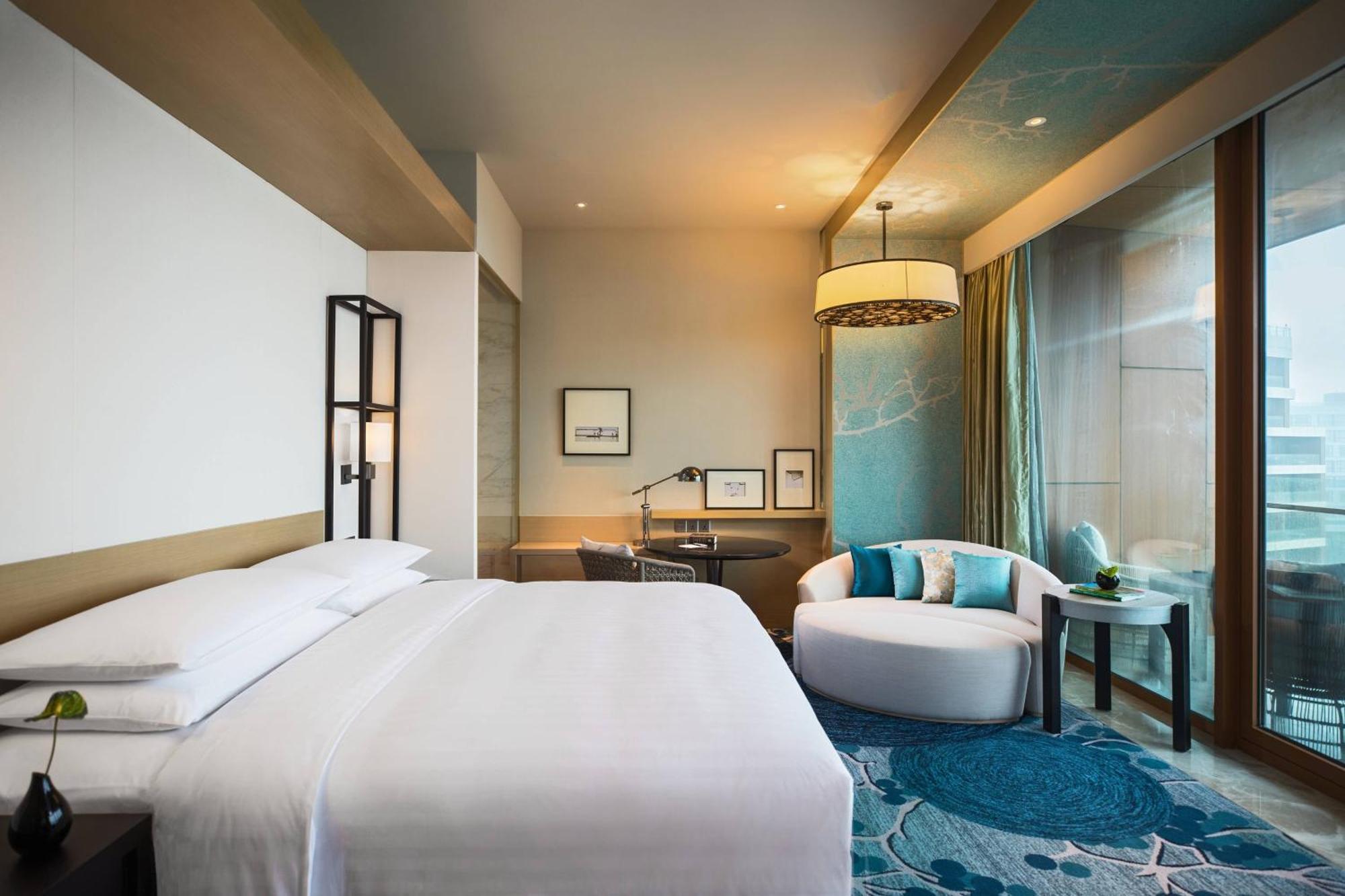 Deluxe Hill View King Room