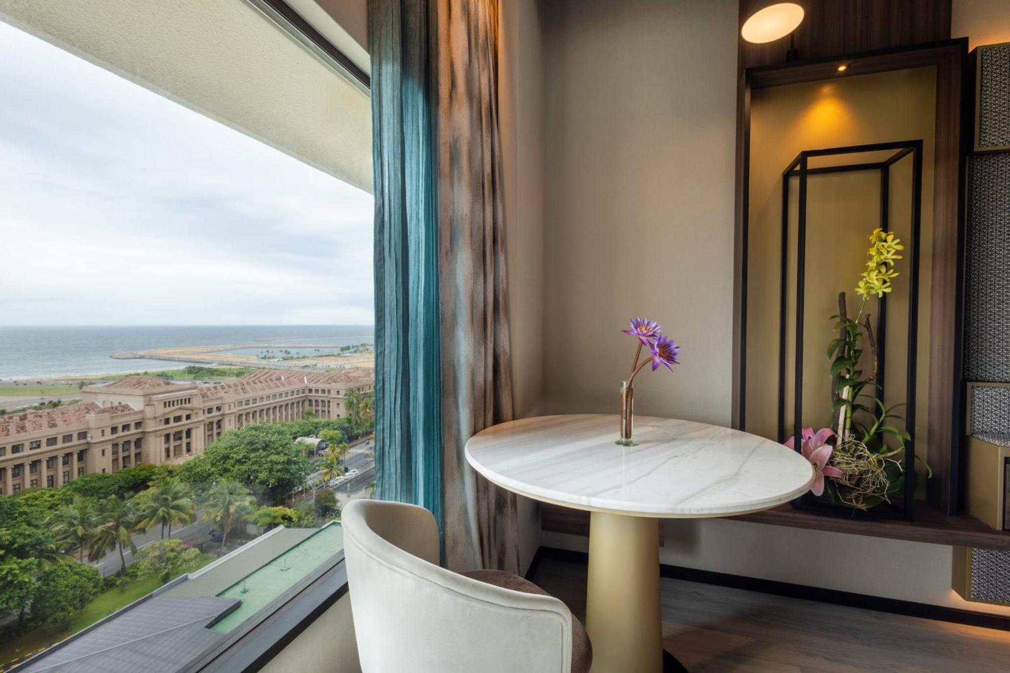 Deluxe King Room with Sea View