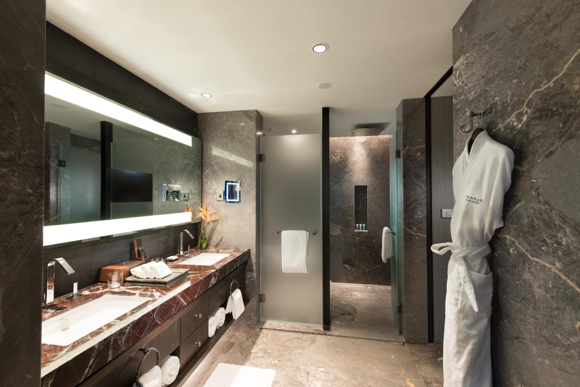 Premium Queen High floor Lakeview Bathtub,1548822112:JPEG