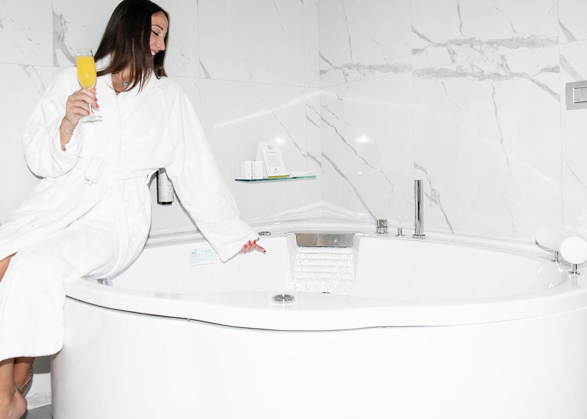 Suite with Spa Bath