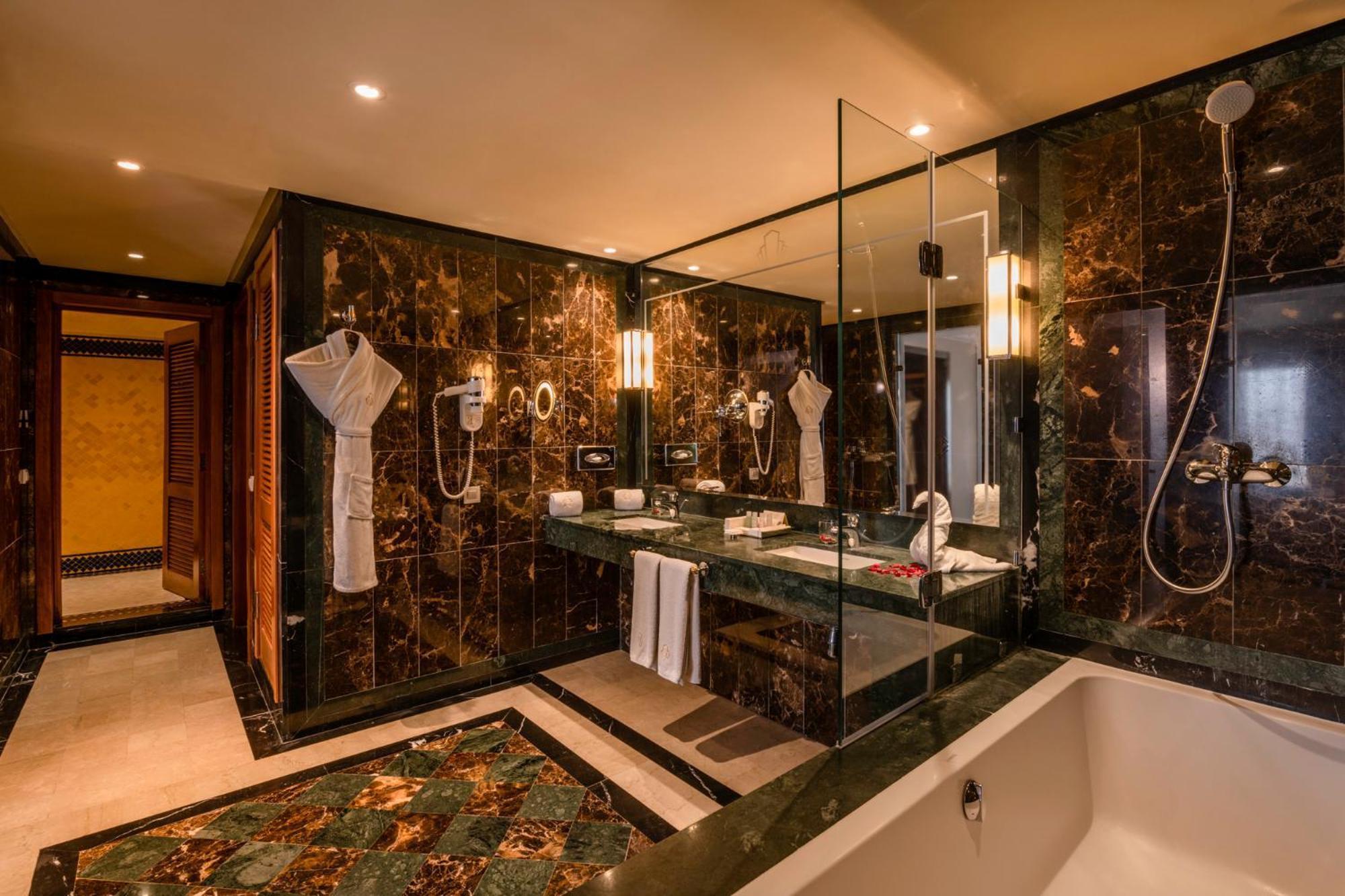 Royal Suite,1545869347:JPEG