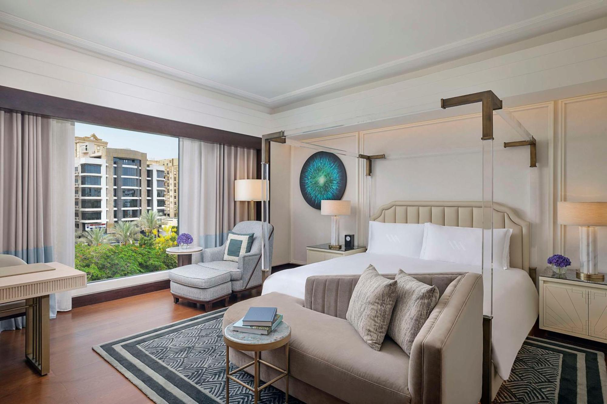 Deluxe One-Bedroom King Suite,1546602220:JPEG