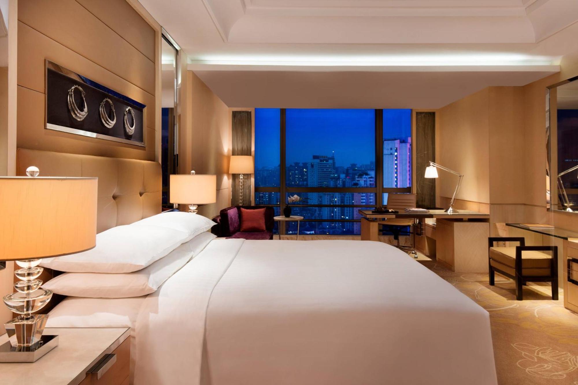 Executive King Room--up to 2 Breakfasts,1610231128:JPEG