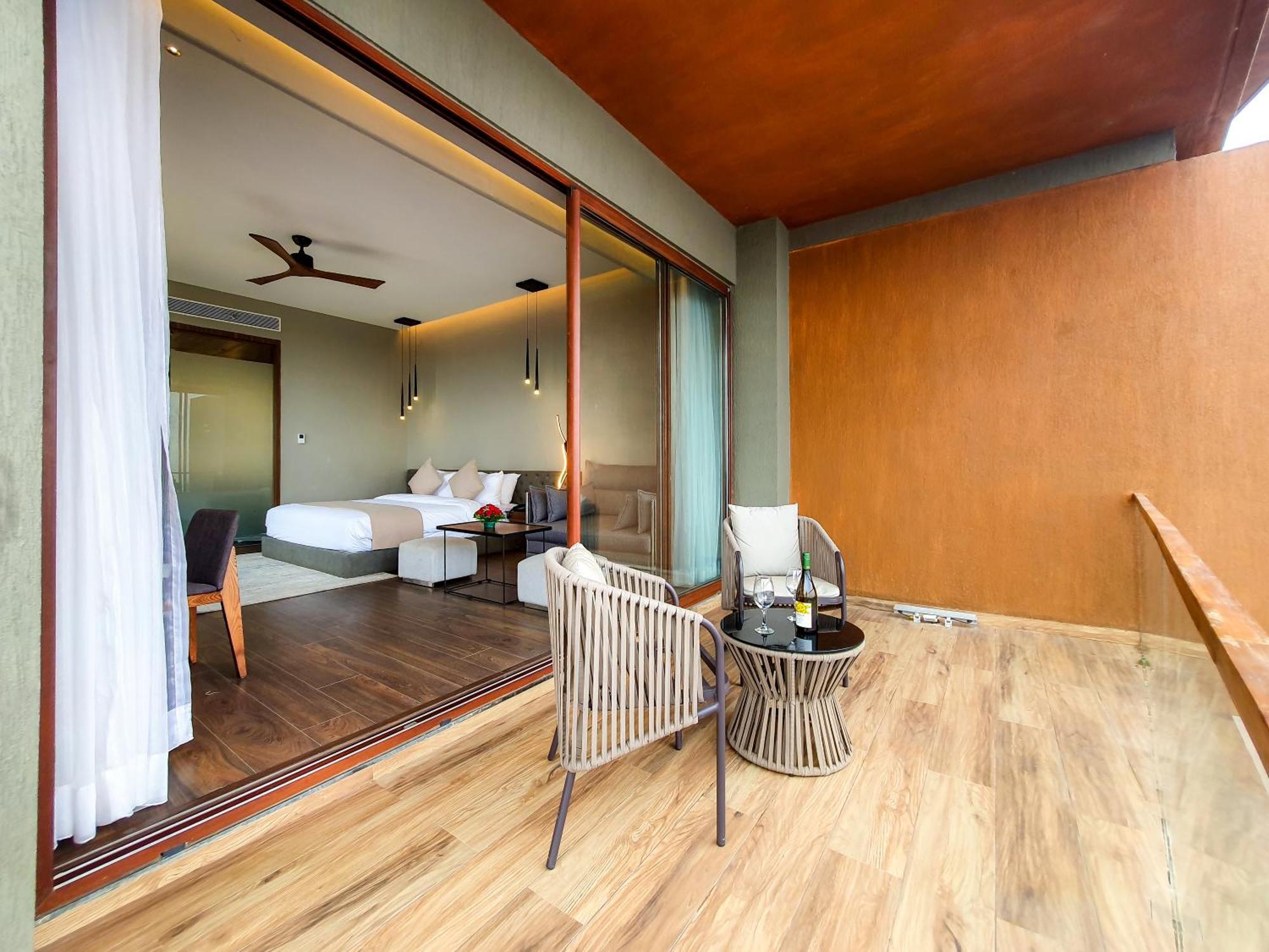 Superior Room,1547435698:JPEG