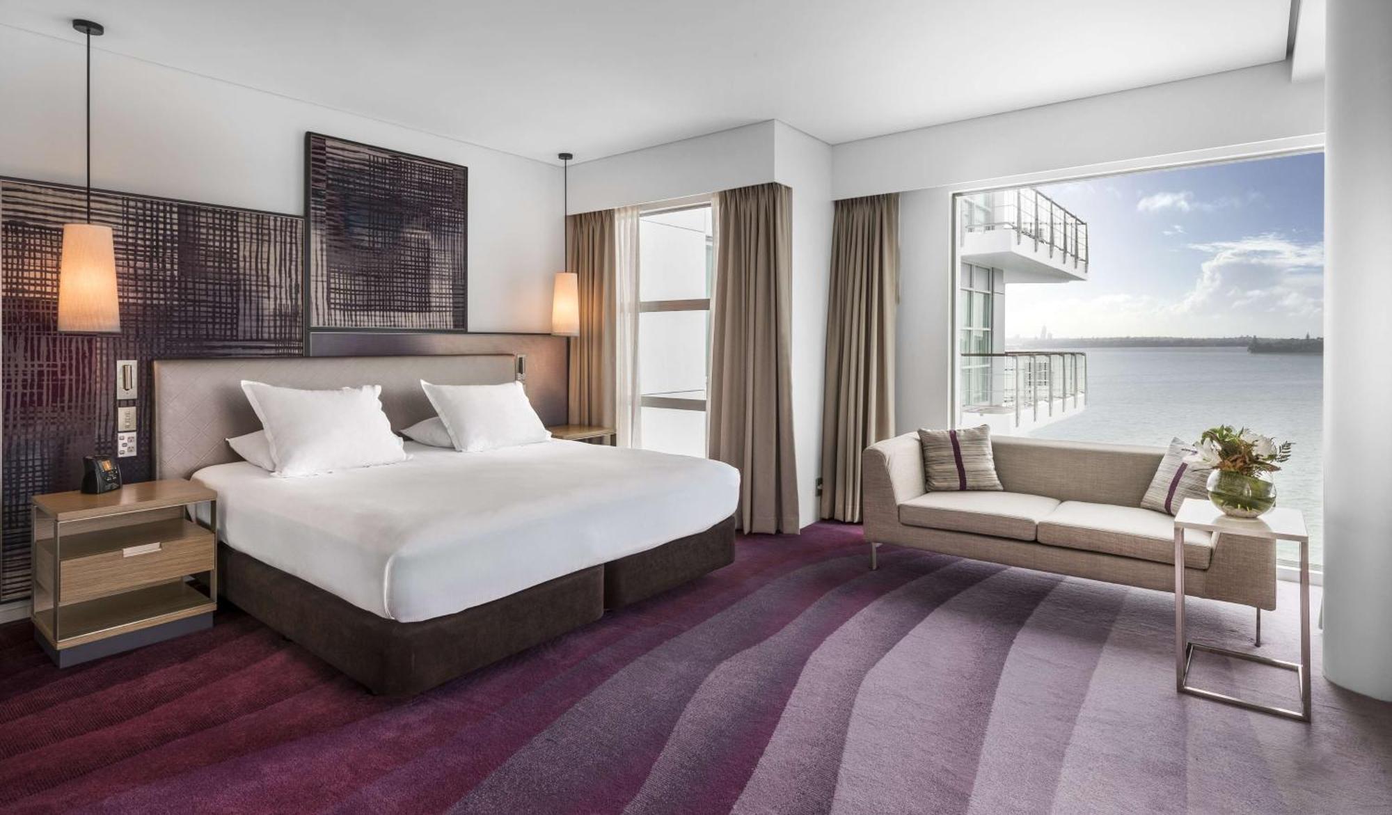 Deluxe King Room with Premium Harbour View