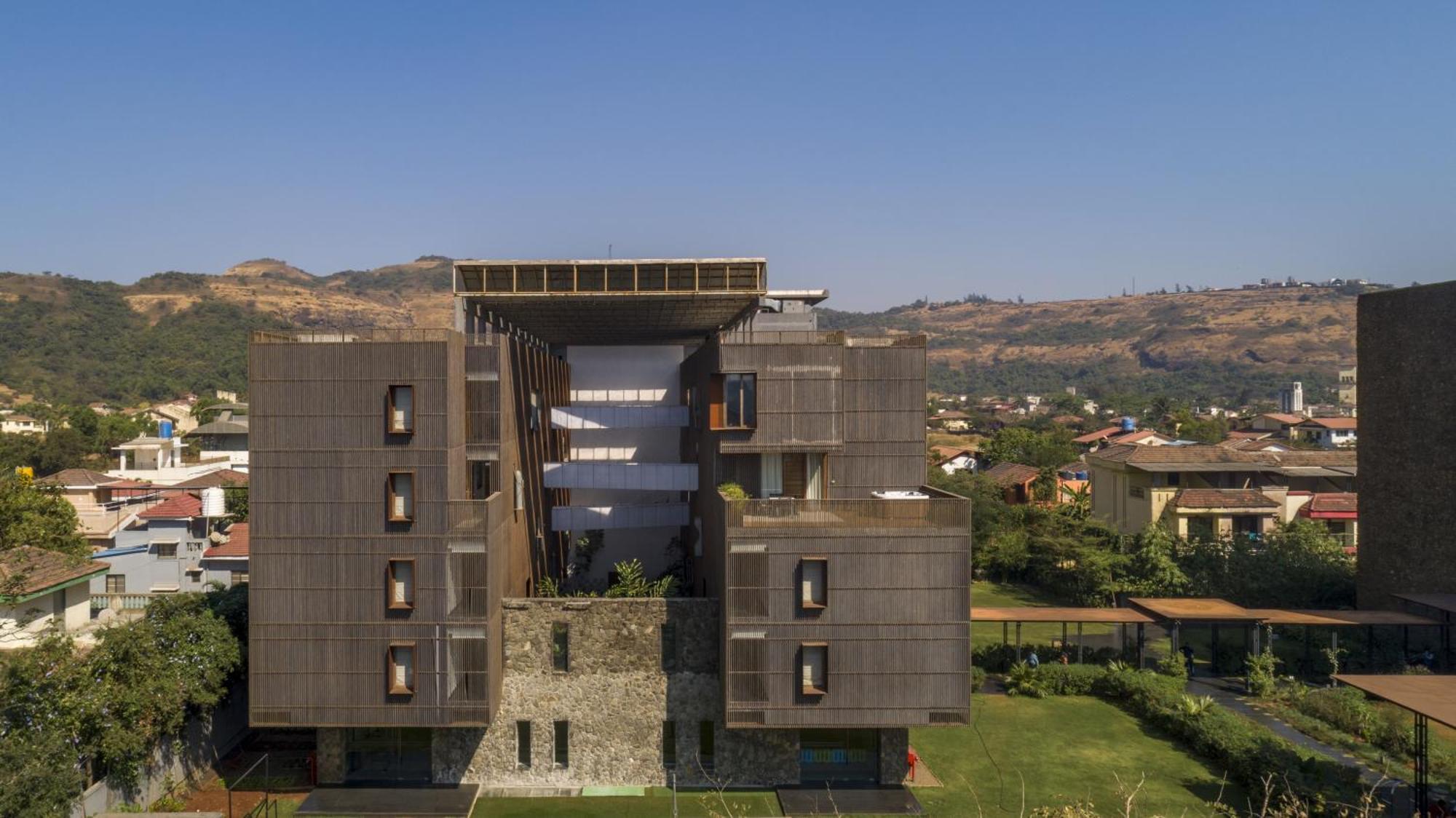 Presidential Suite with 1+1 happy hours in Malhari from 12pm to 8pm