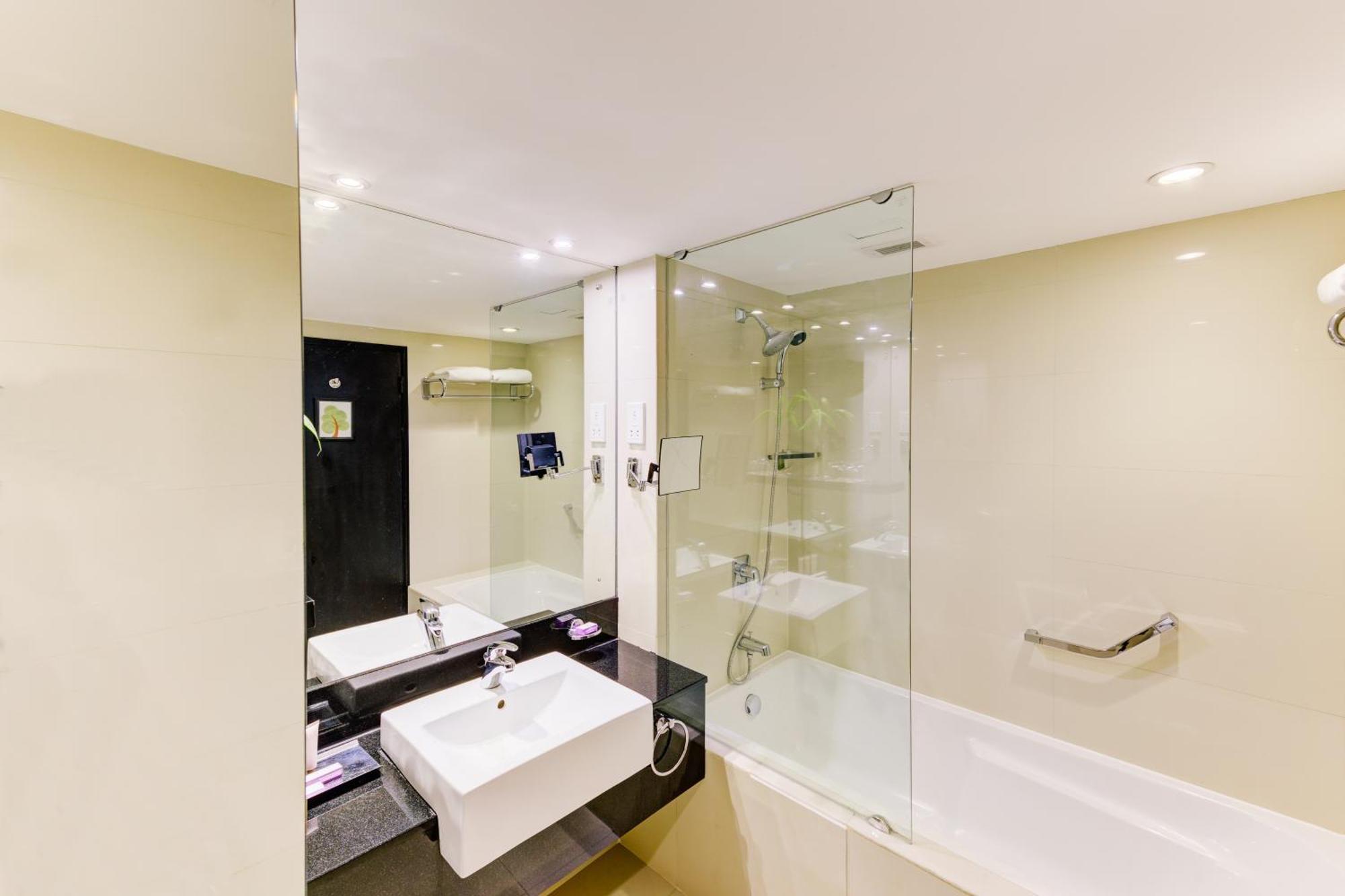Premium Room Pool & Lakeview