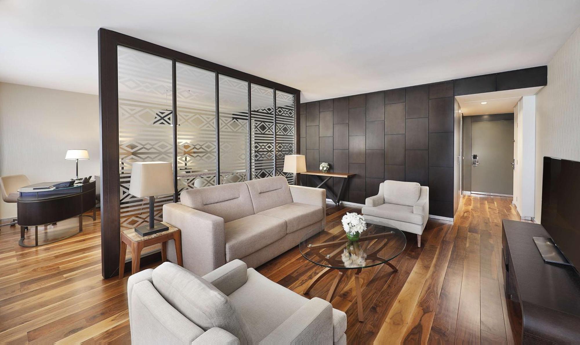 Executive Ambassador King Room with Two Double Beds