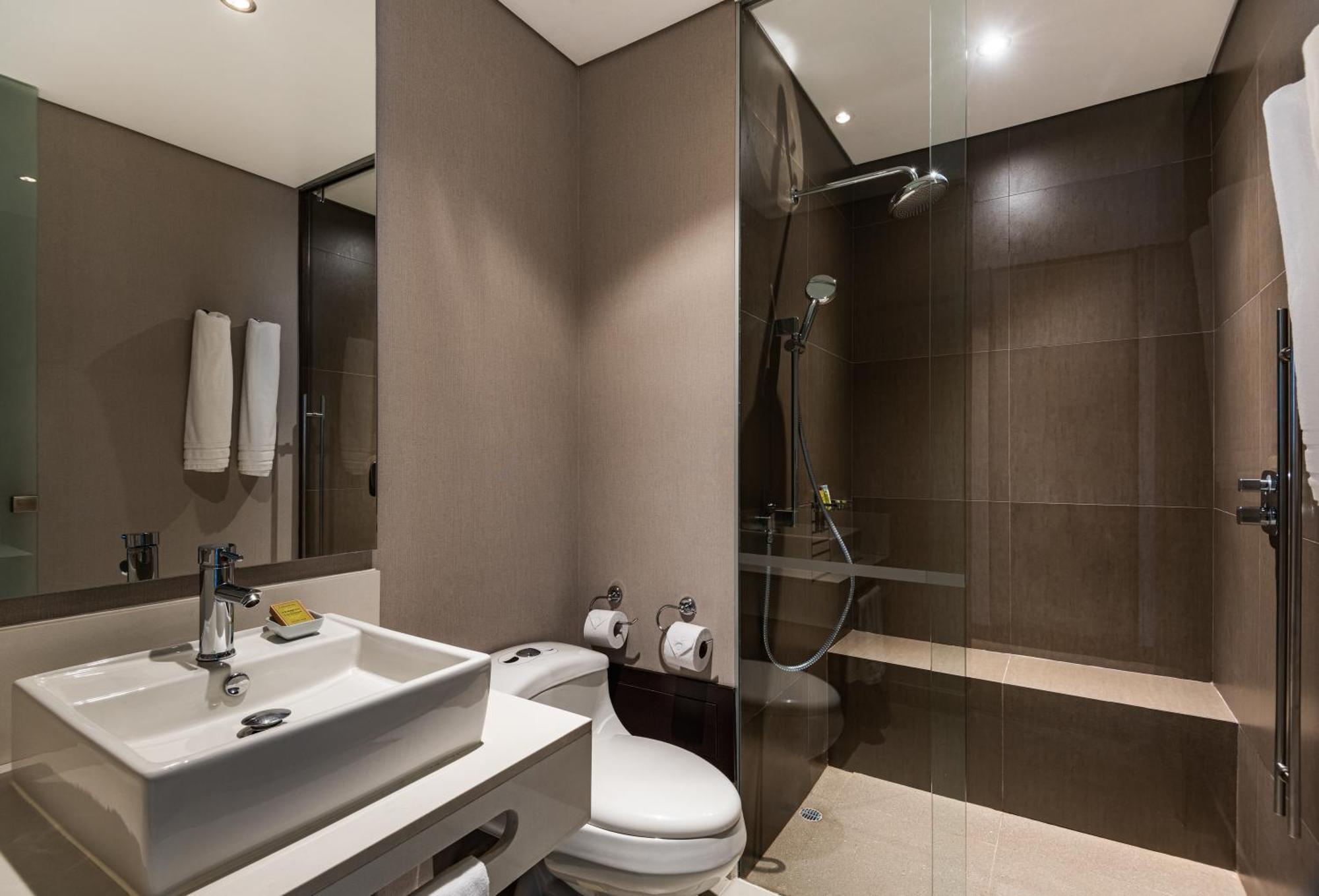 Double Room with Two Double Beds - Mobility Accessible
