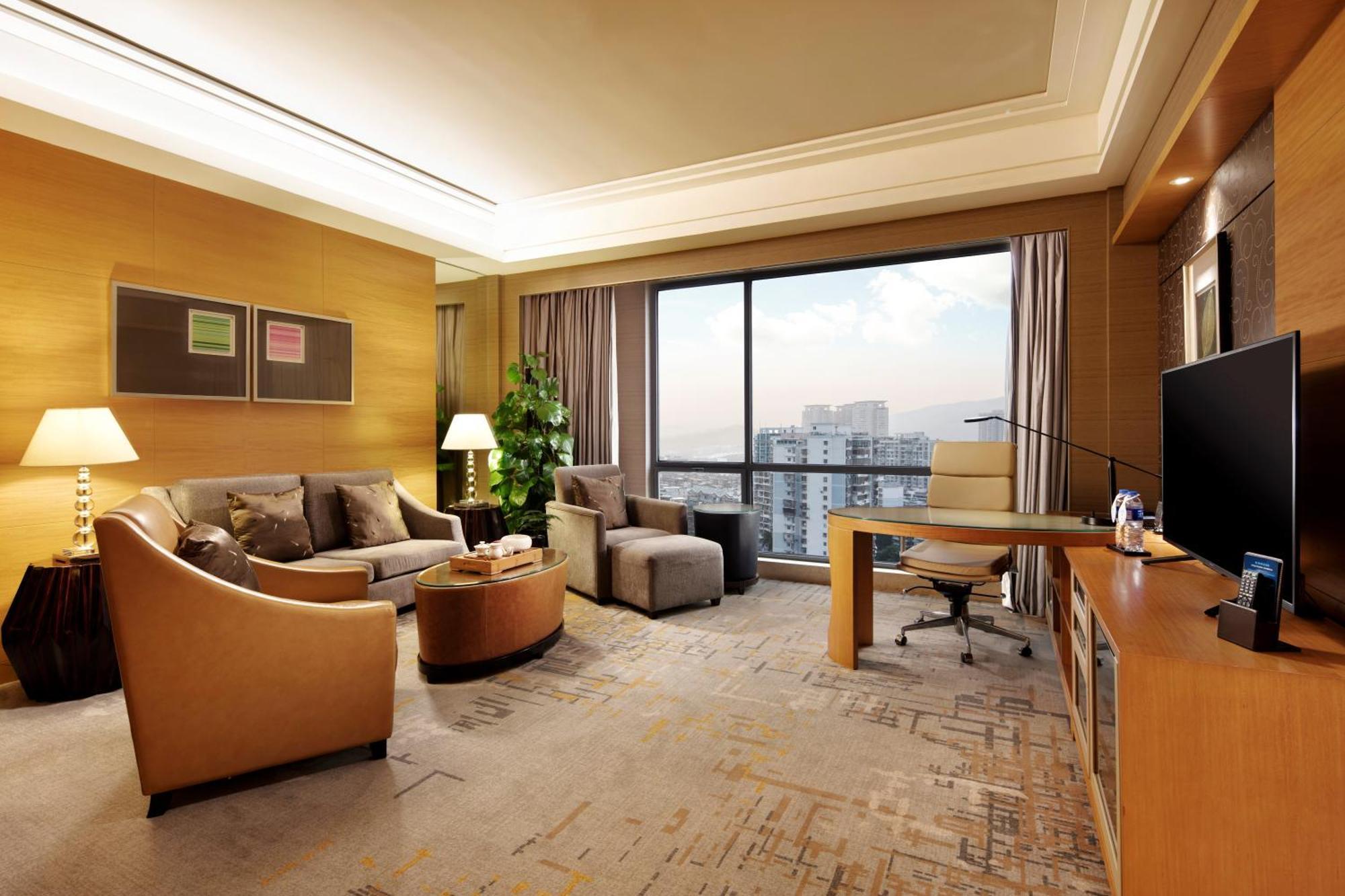 One-Bedroom Deluxe King Suite