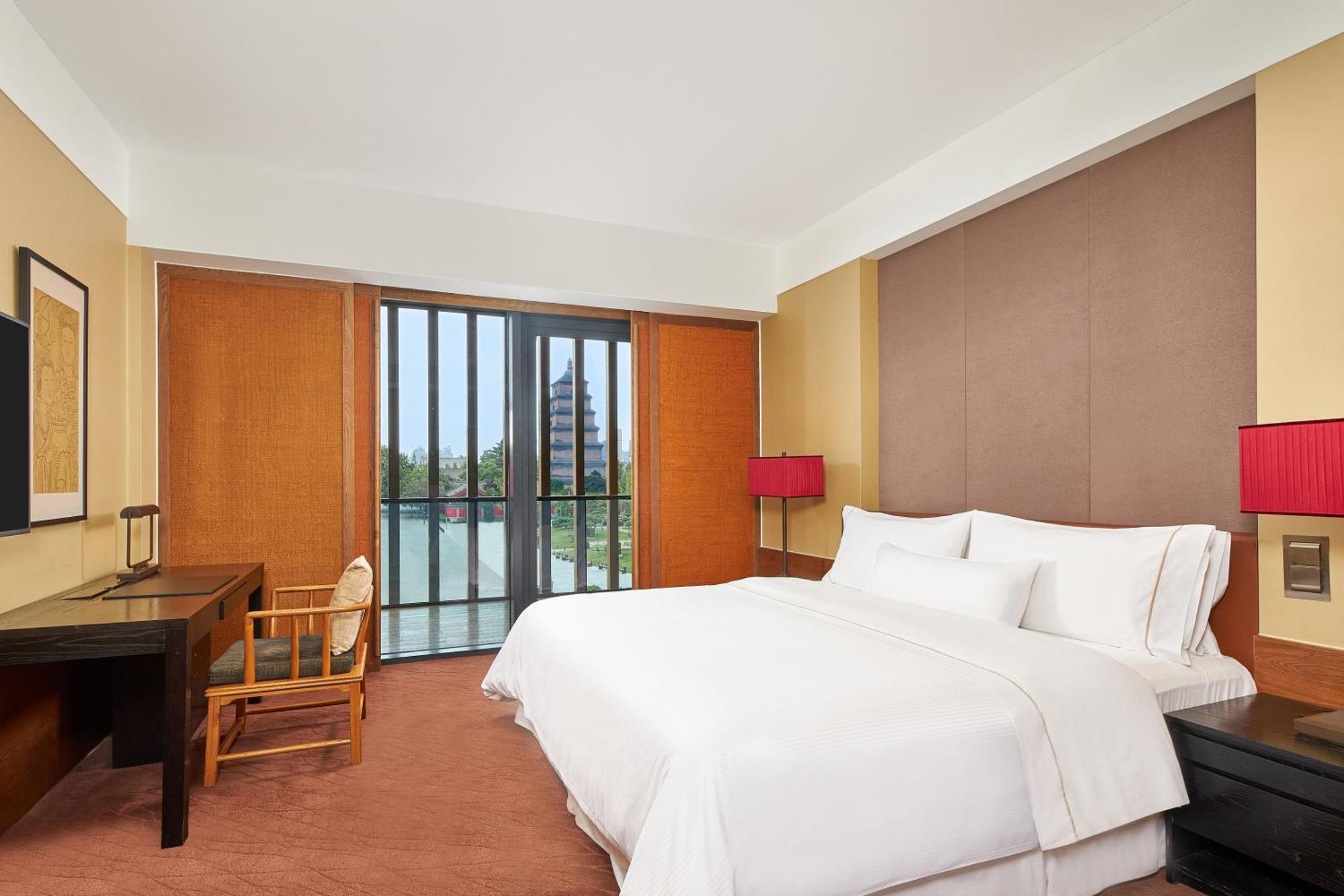 Pagoda Suite, Club lounge access, 1 Bedroom Larger Suite