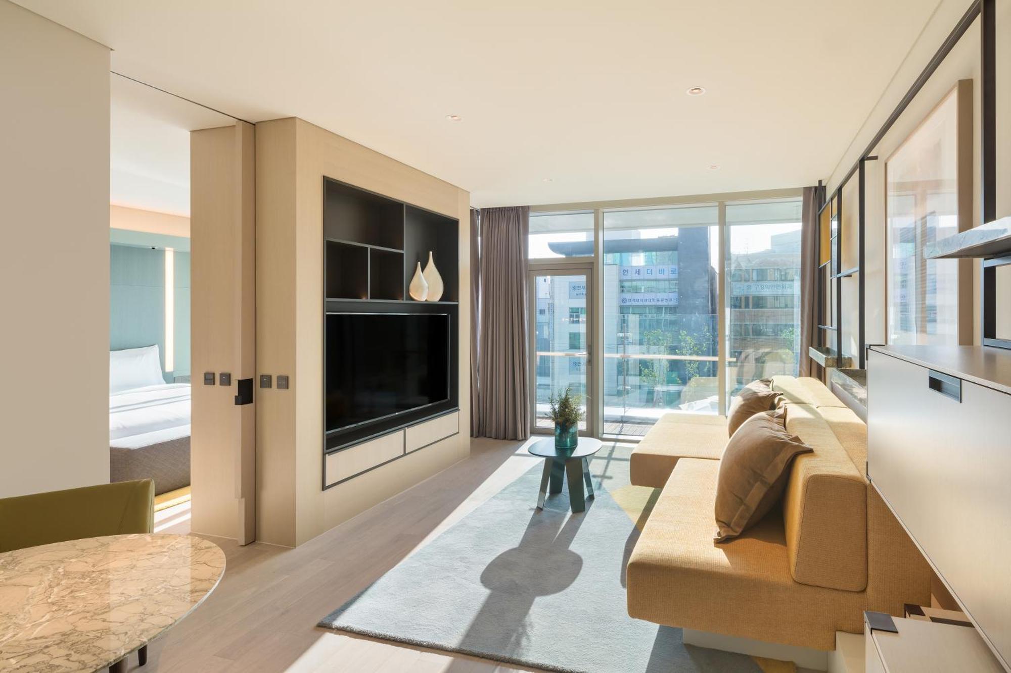 Deluxe King Suite