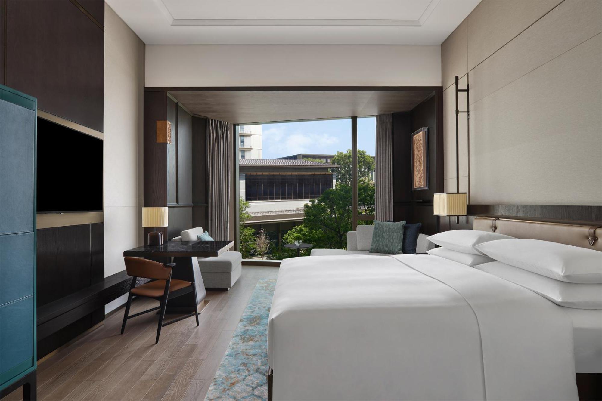 Deluxe King Bed Room