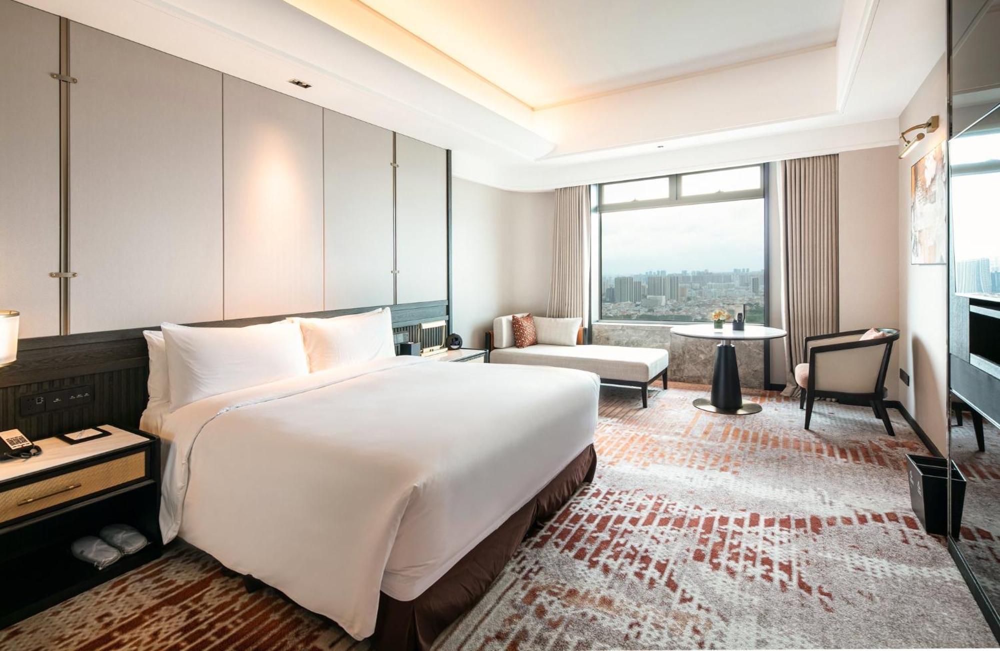 Classic King Room with Club Access