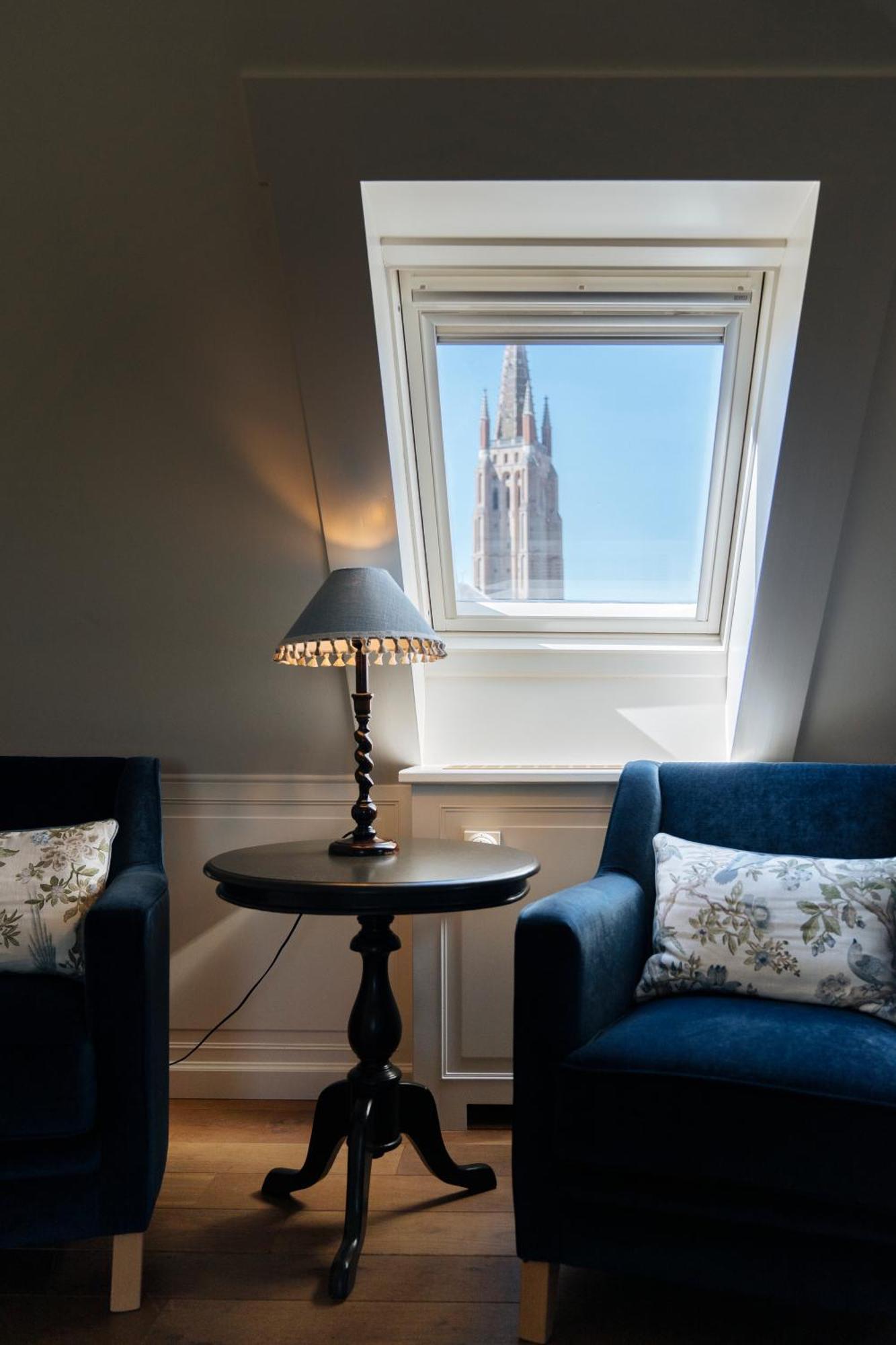 Charming Room,1551045433:JPEG