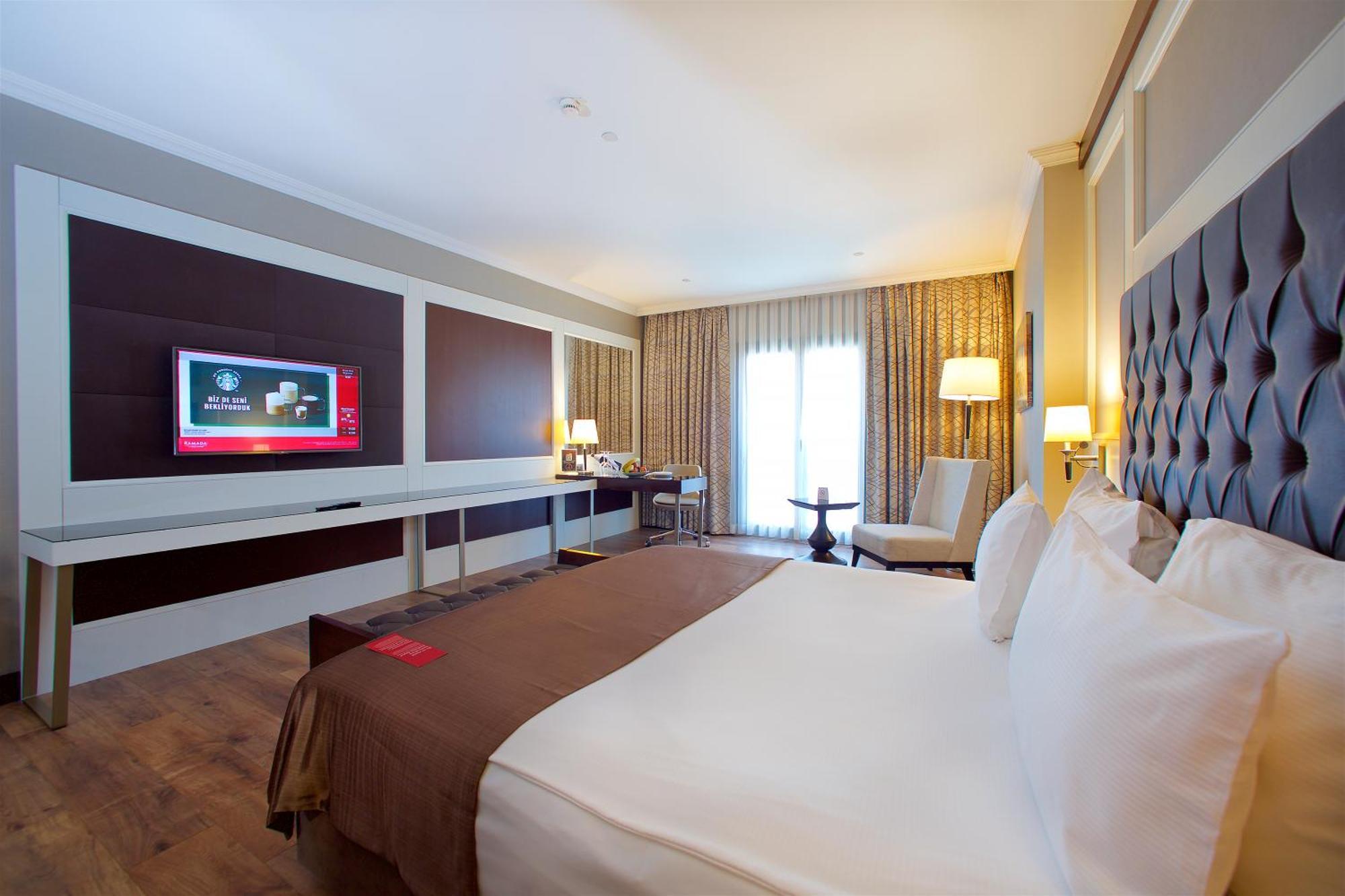 Junior King Suite - Mobility Access/Non-Smoking