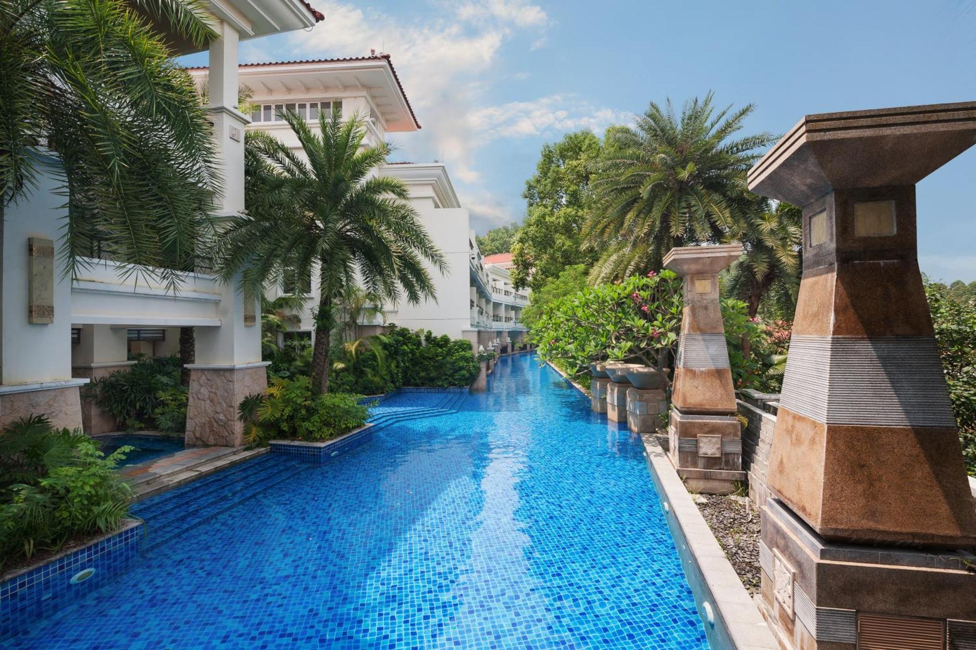Poolside Deluxe King Room