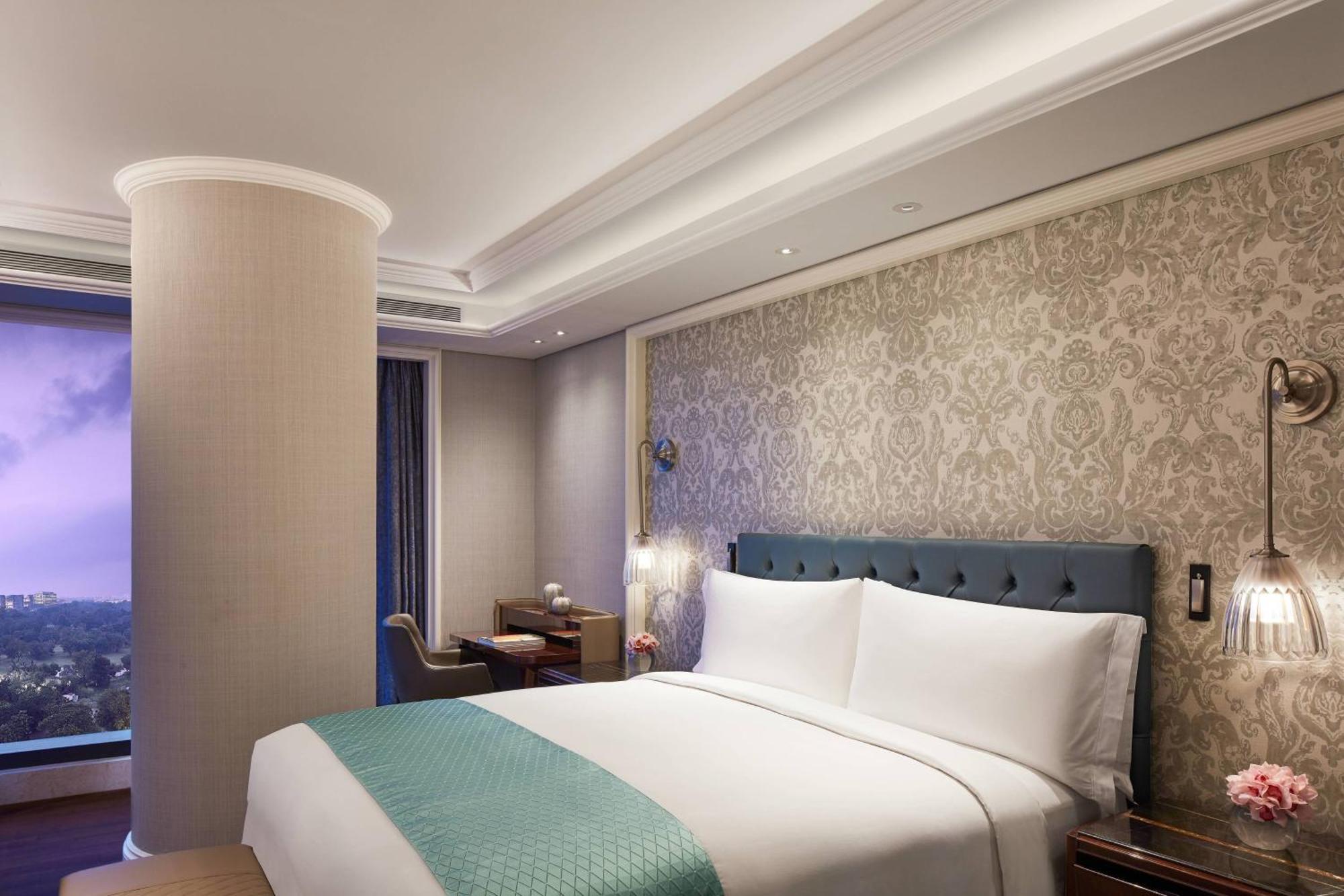 Executive Suite King Room with Club Lounge Access