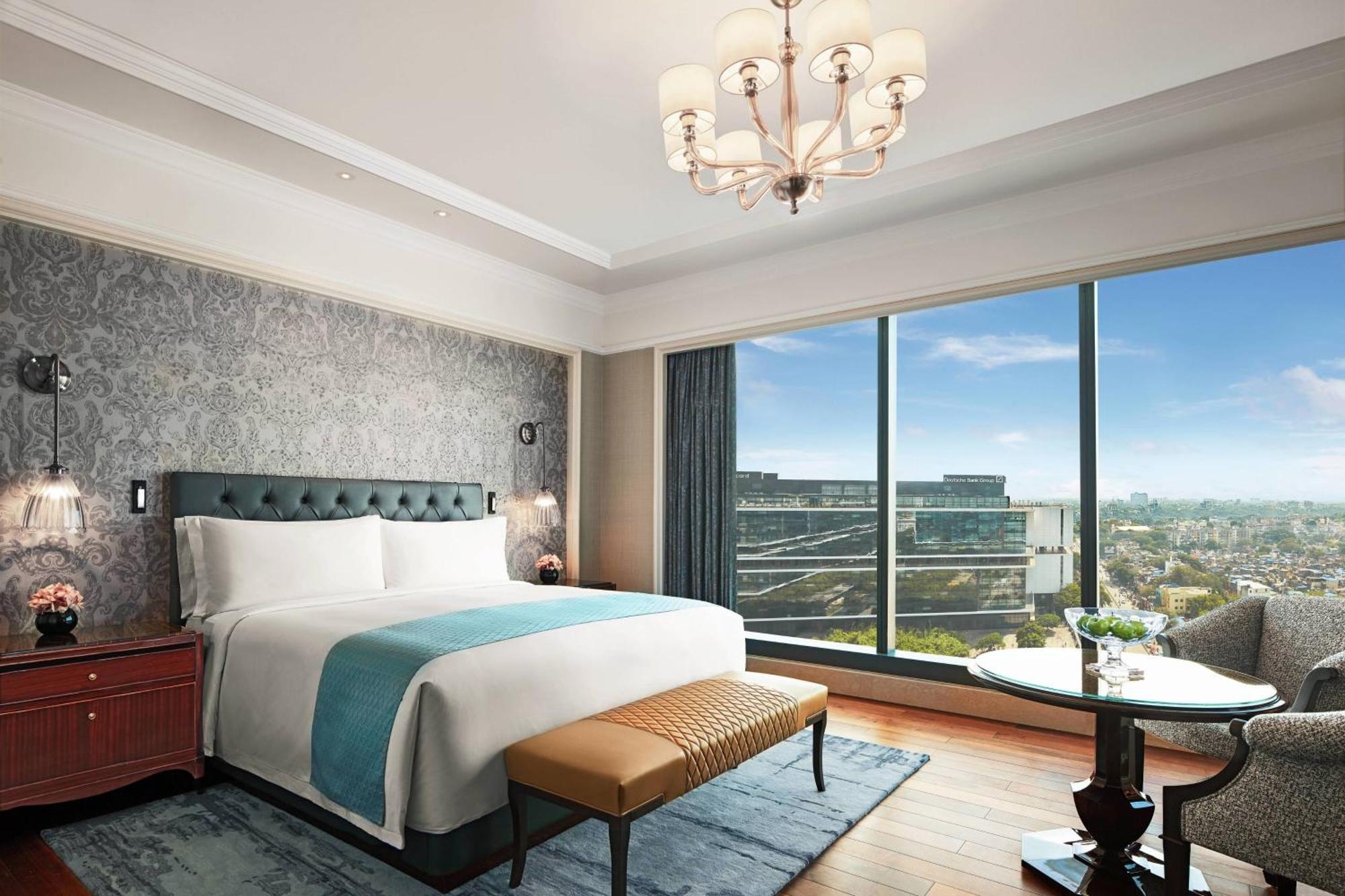 Deluxe King Room with City View