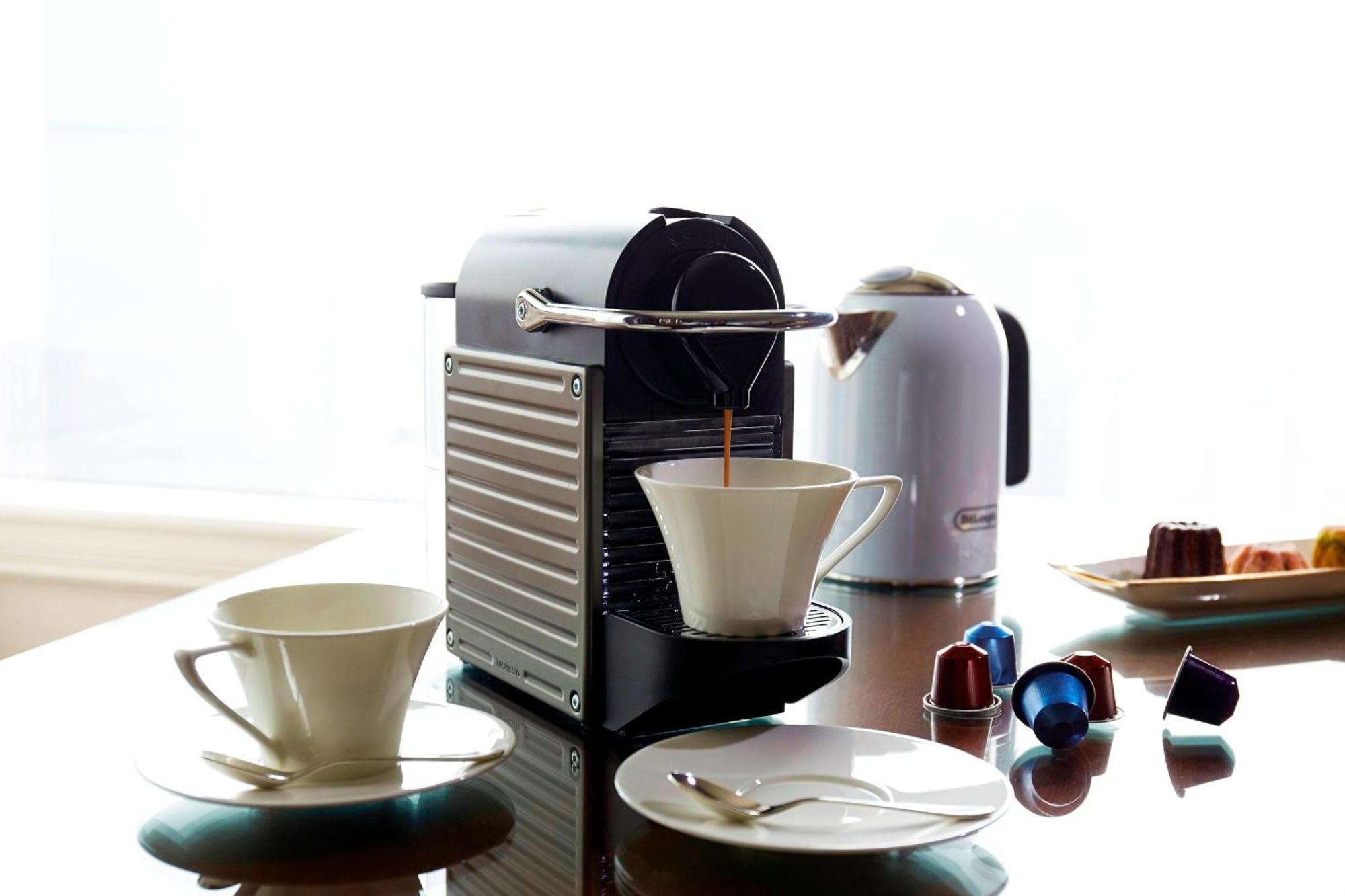 Club Deluxe Room, Club level, Guest room, 1 King, City view,1615384575:JPEG