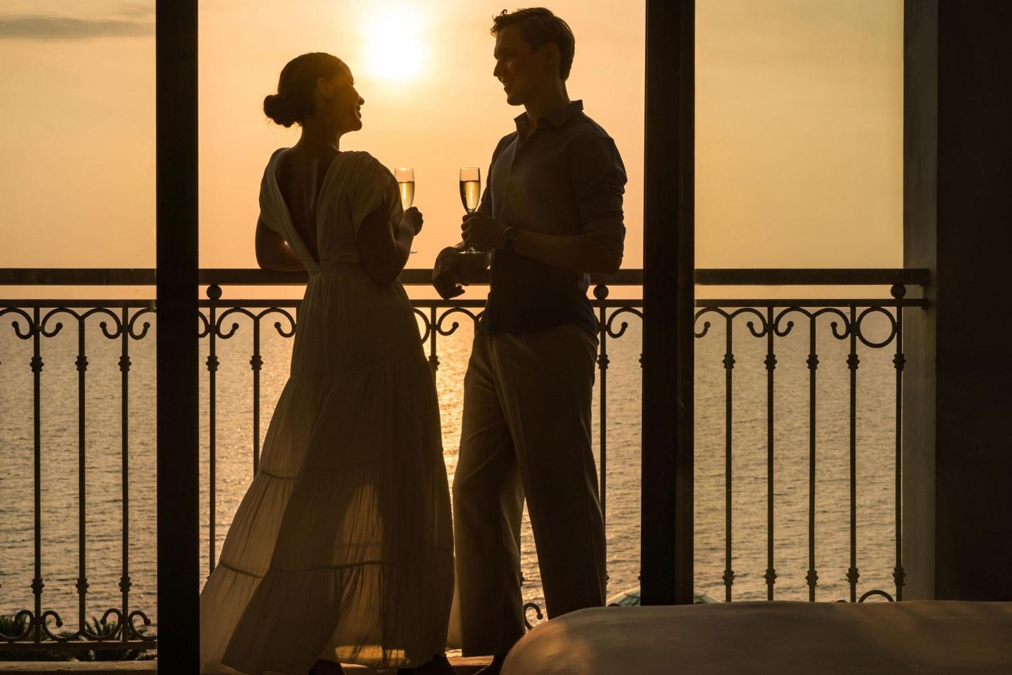 One-Bedroom Senior Suite with Ocean View,1554190570:JPEG