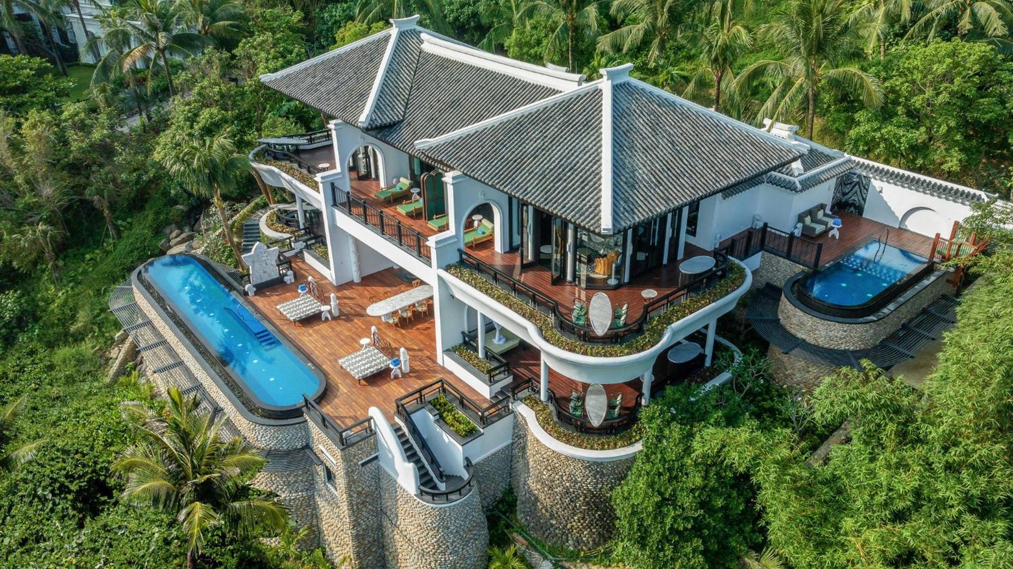 Four-Bedroom Pool Villa with Ocean View