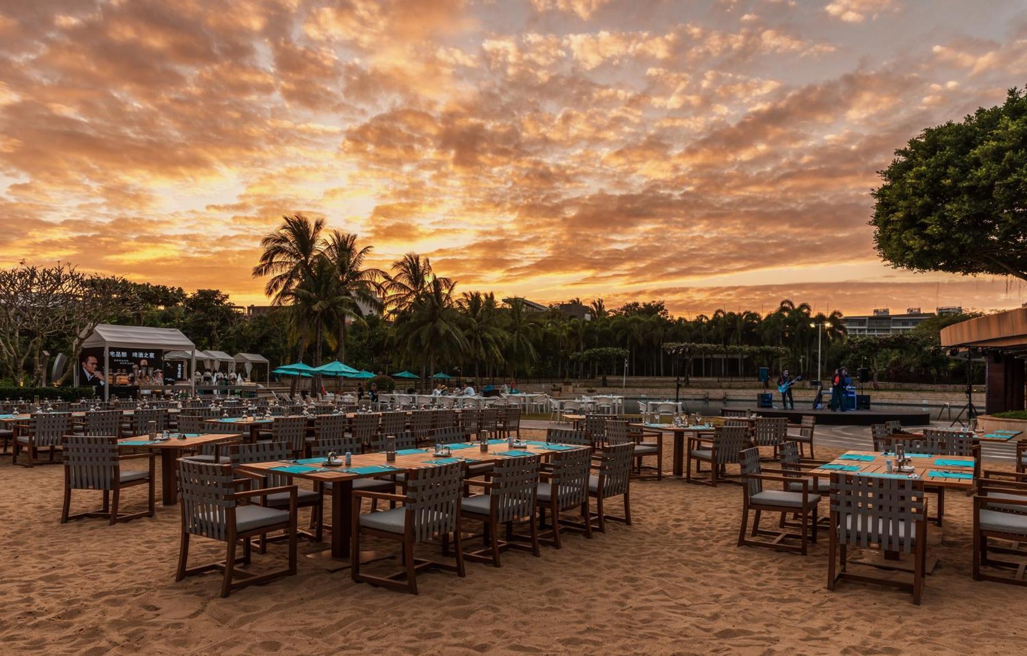 Long Stay Offer - Deluxe Room Twin（Including One Time Sea Food BBQ Buffet Dinner for Two Adults and Two Children 12 years below）