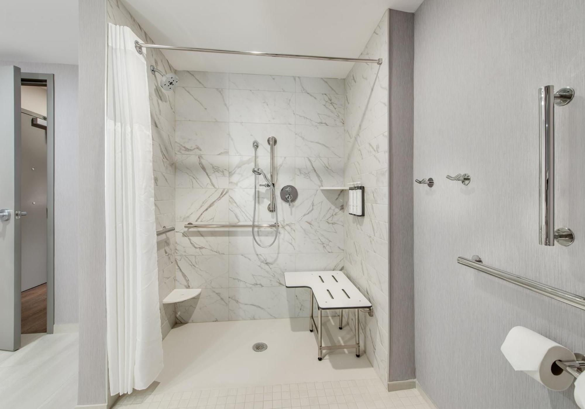 King Suite with Sofa Bed and Roll-In Shower - Disability Access
