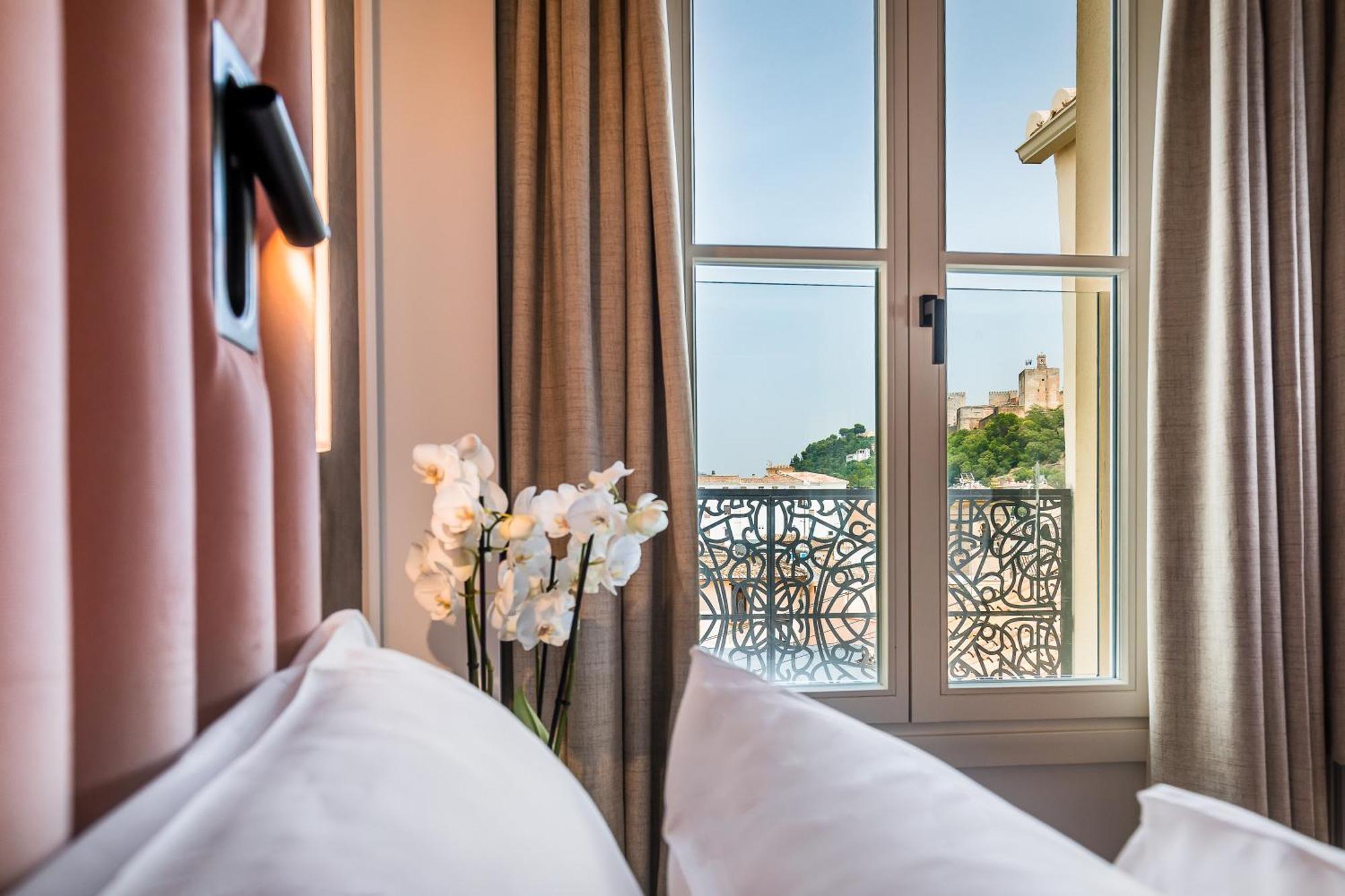 Royal Suite (2 Adults + 1 Child)