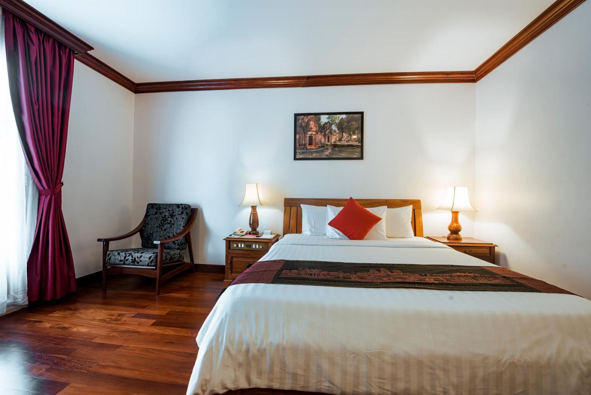 Deluxe King Room with Balcony,1556153410:JPEG