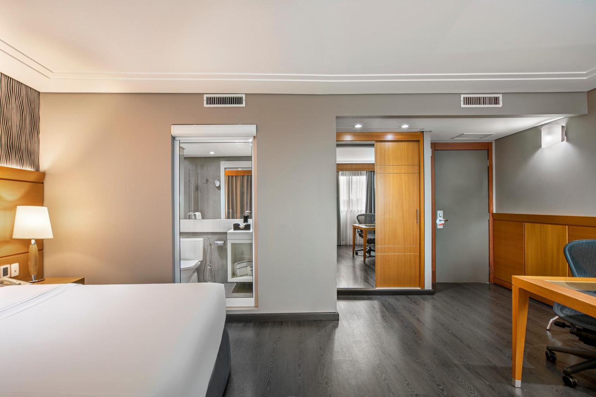 Premium King Room,1556793721:JPEG