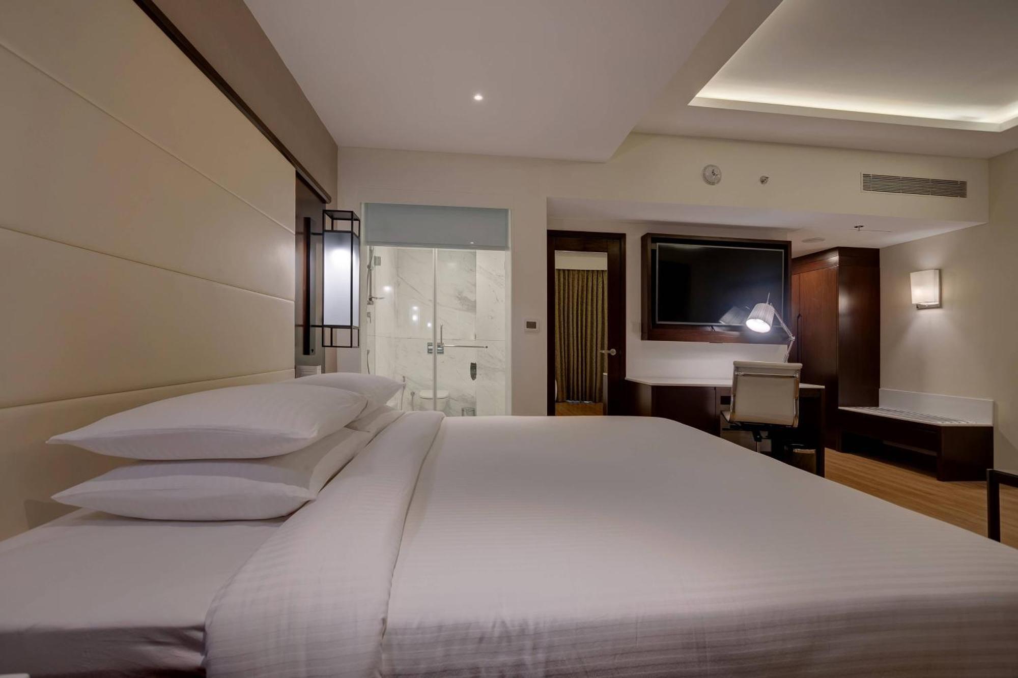 Deluxe King Room - Early Check-in and Late Check-out (Subject to Availability) - 10% Discount on F&B and Laundry till 15th September 2026