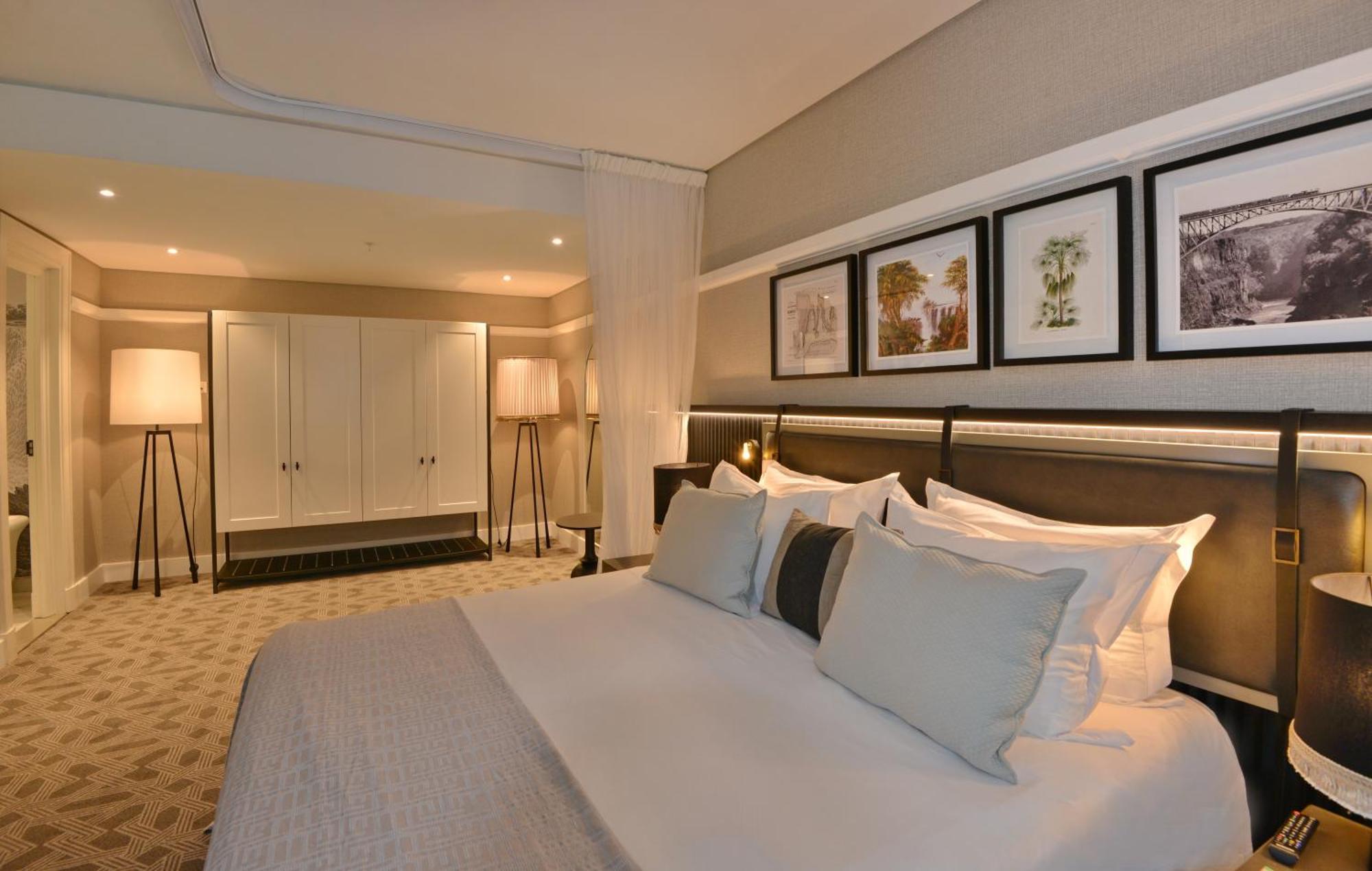 Deluxe King Suite,1558094977:JPEG