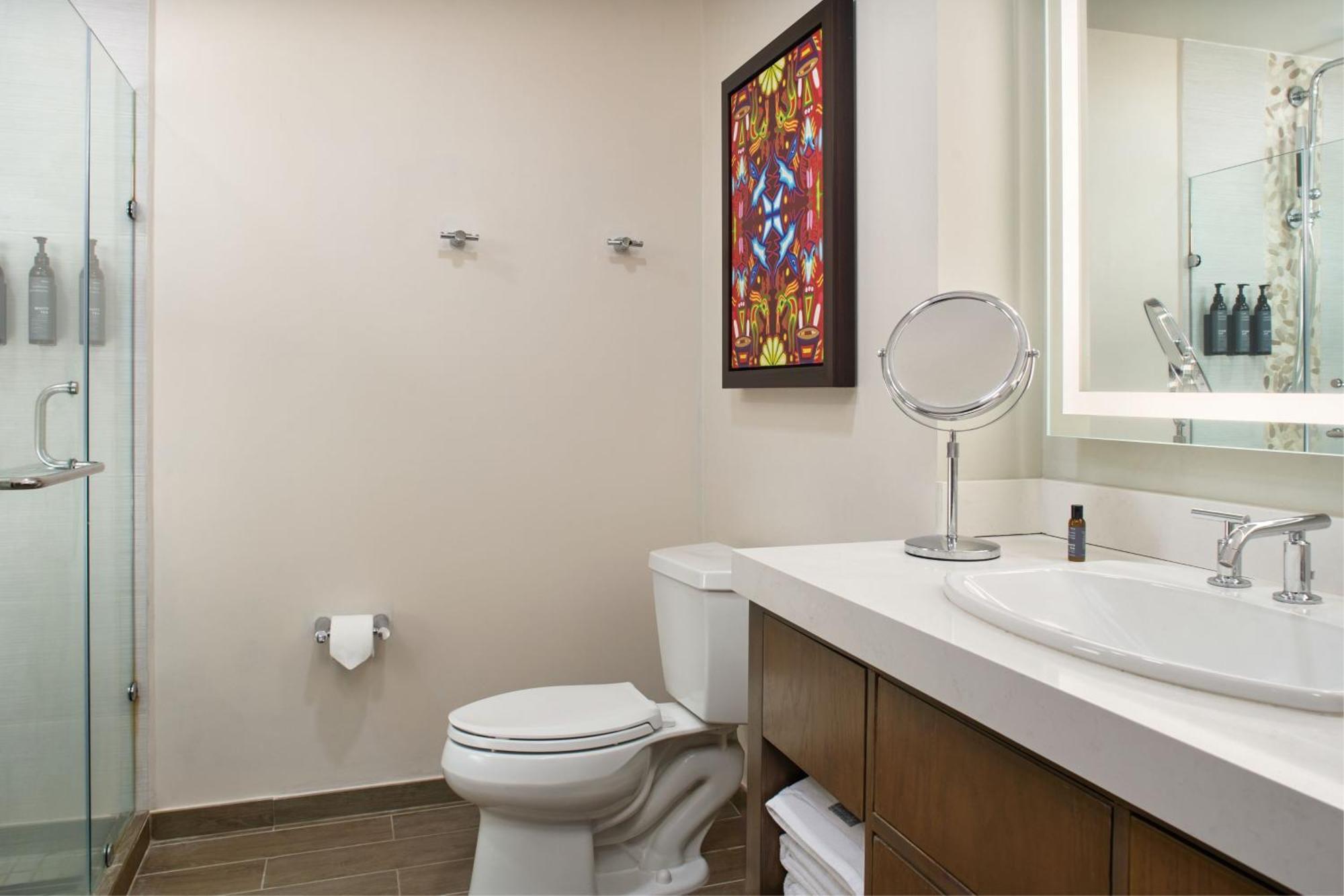 Family Studio with Pool View and Laundry Room