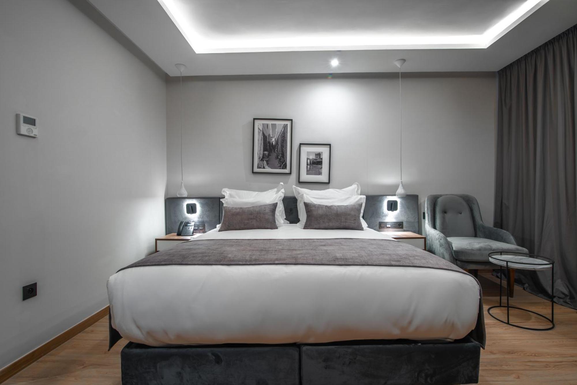 Deluxe Room,1565116327:JPEG