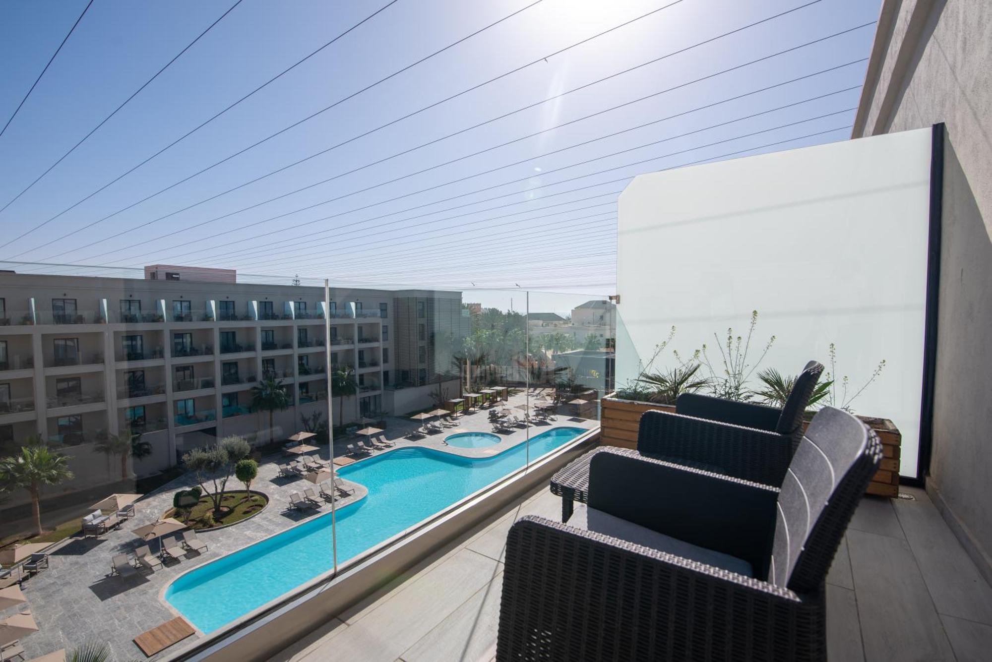 Deluxe Room Pool View