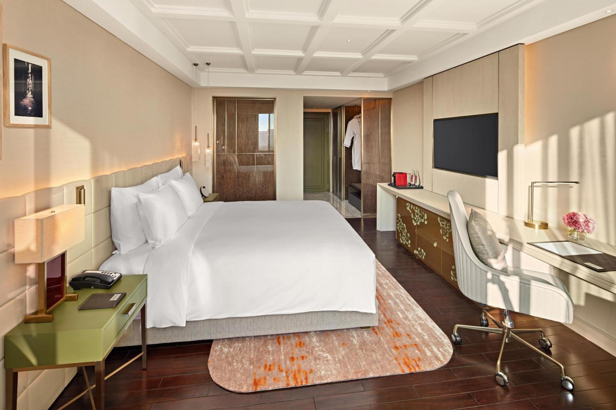 Executive King Room with Lounge Access - High Floor - Complimentary daily chocolate hour 5-6pm,1742568540:JPEG